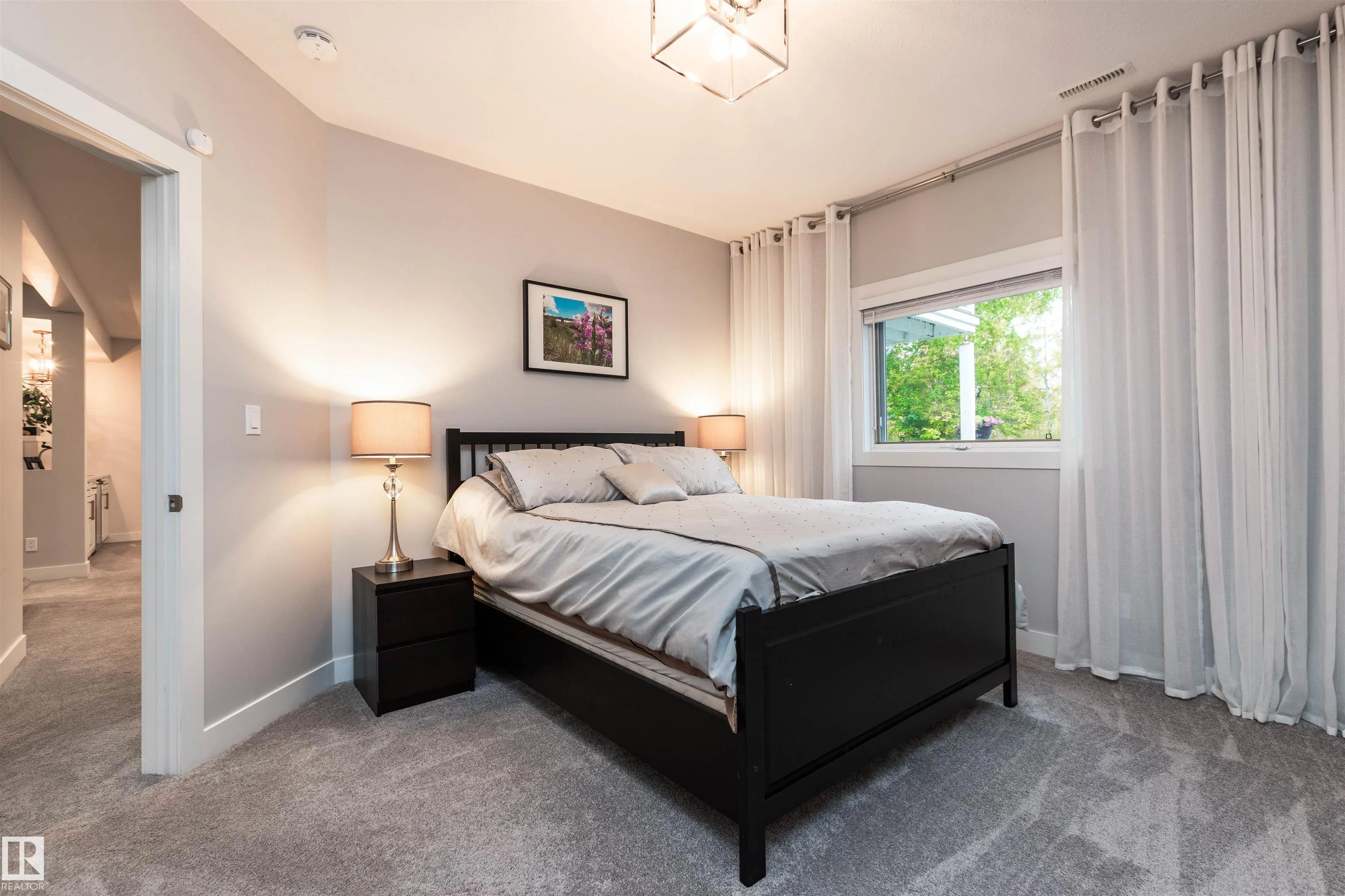 102 RIDGEMONT Crescent