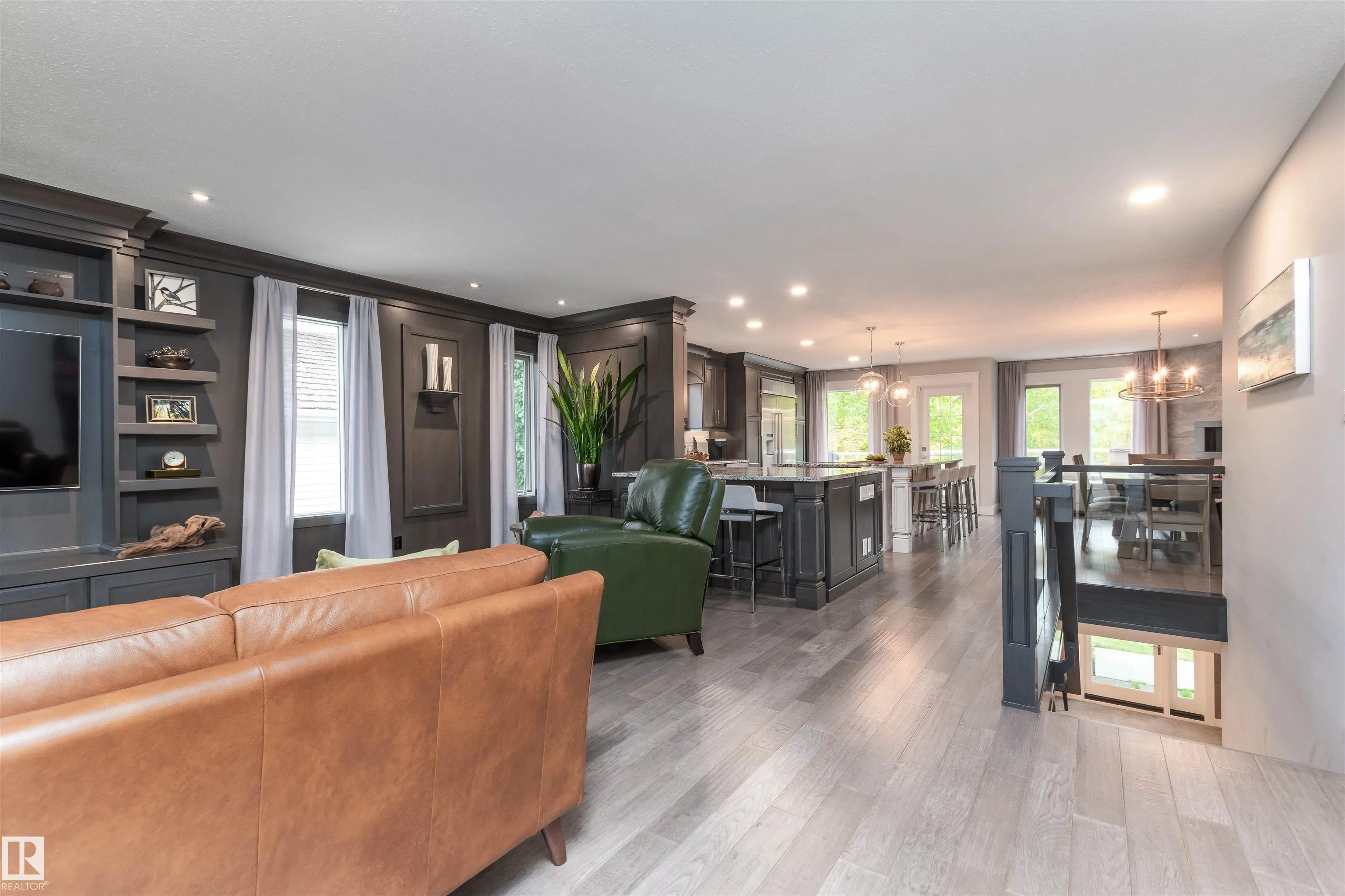 102 RIDGEMONT Crescent