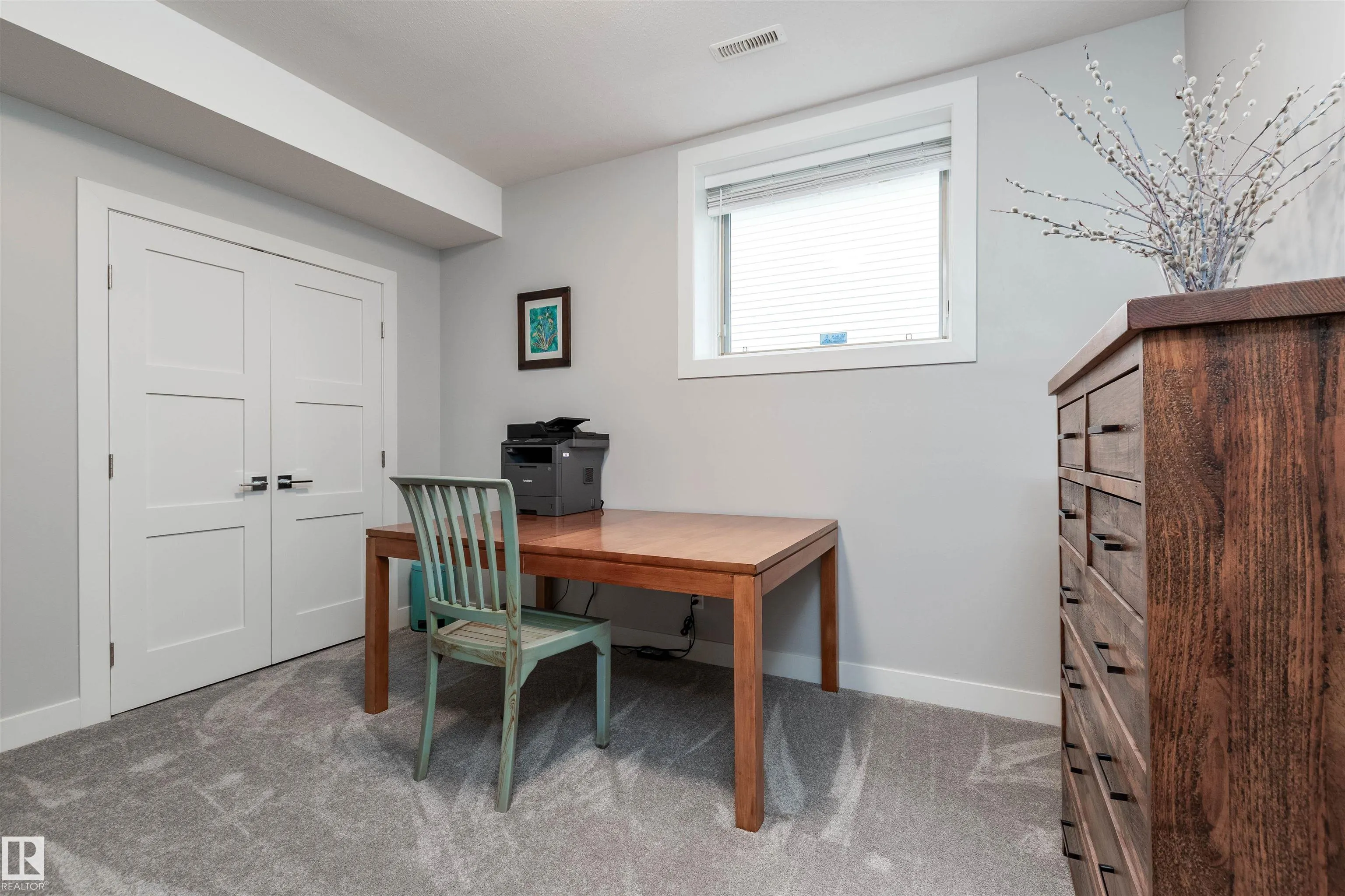 102 RIDGEMONT Crescent