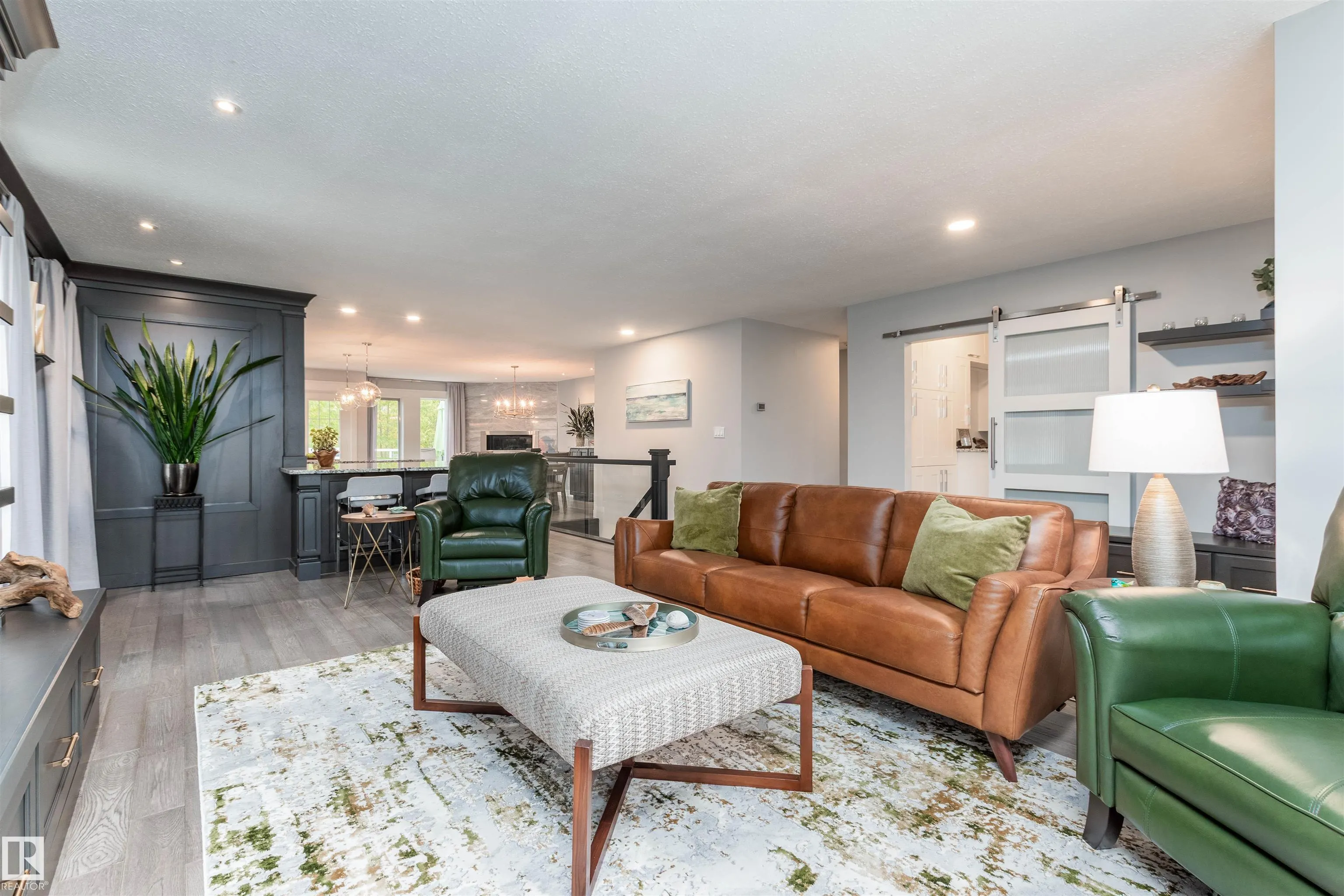 102 RIDGEMONT Crescent