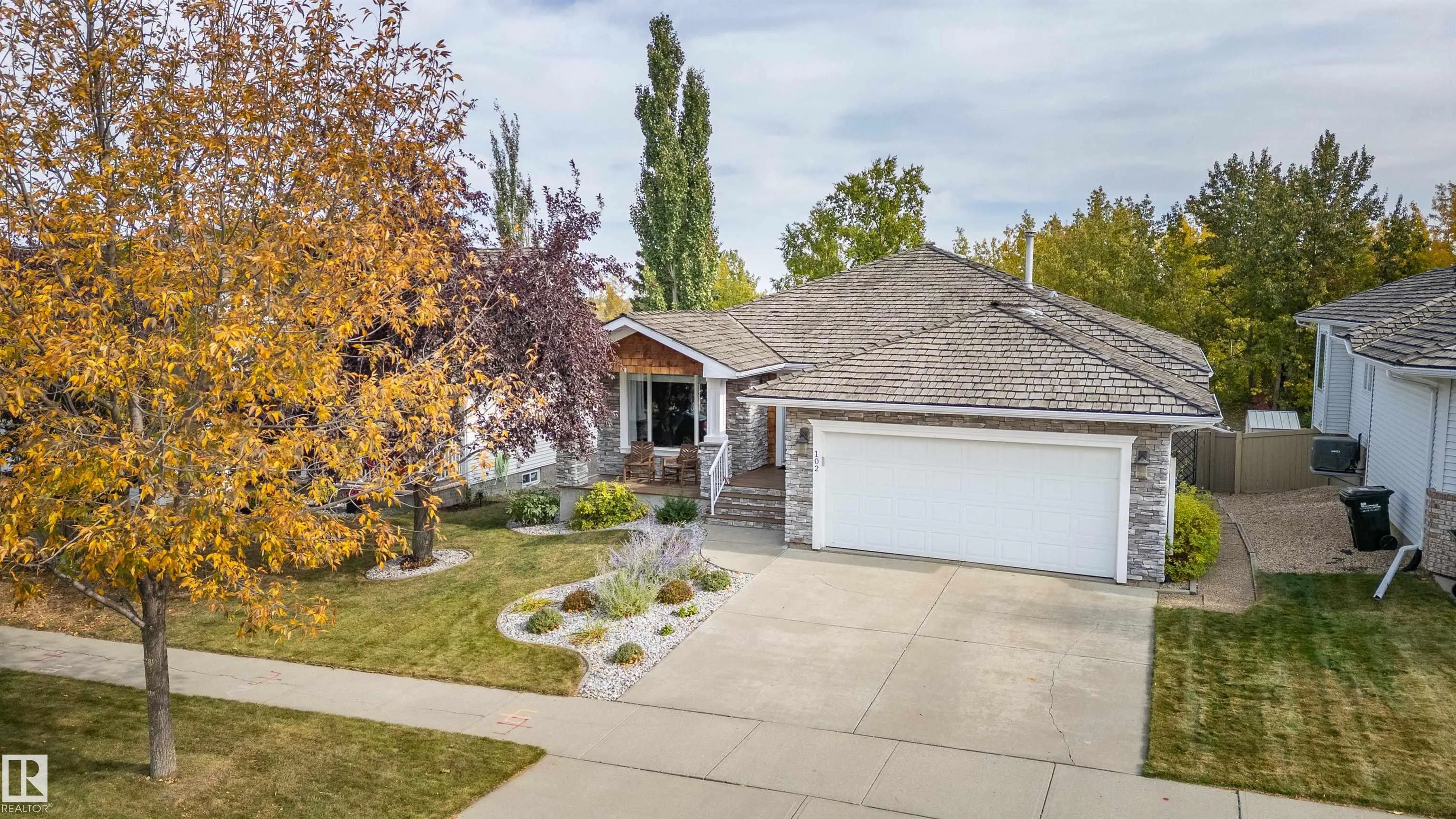 102 RIDGEMONT Crescent