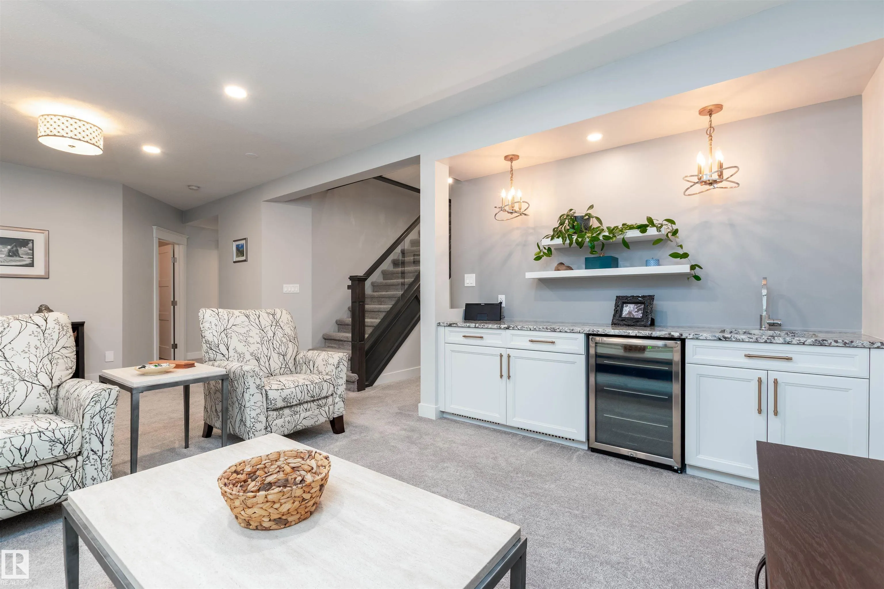 102 RIDGEMONT Crescent
