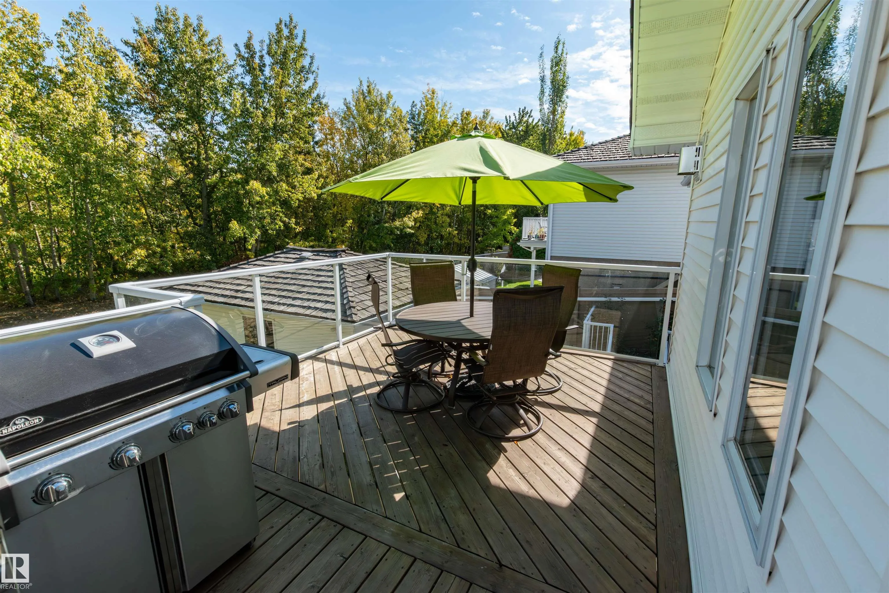 102 RIDGEMONT Crescent