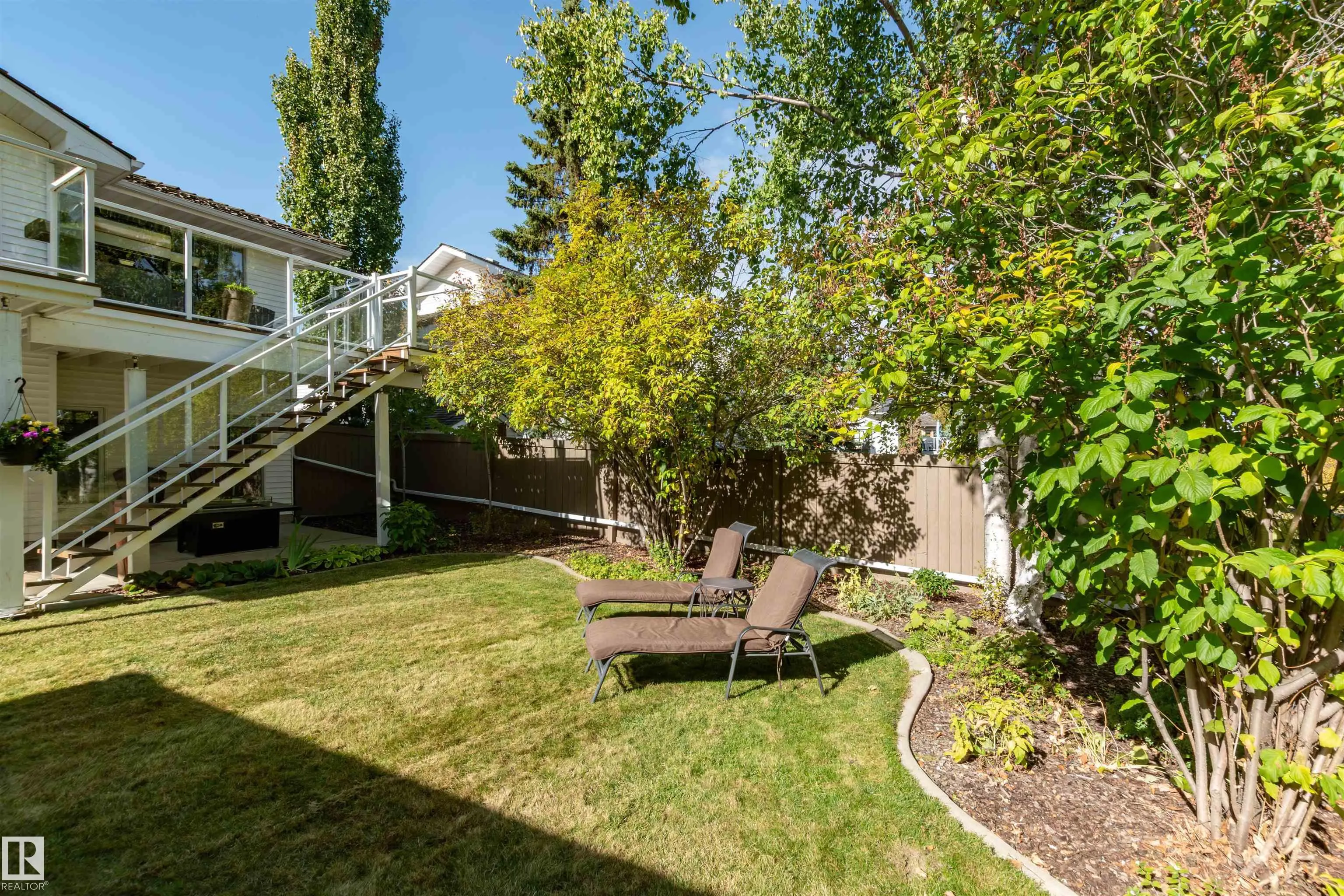 102 RIDGEMONT Crescent