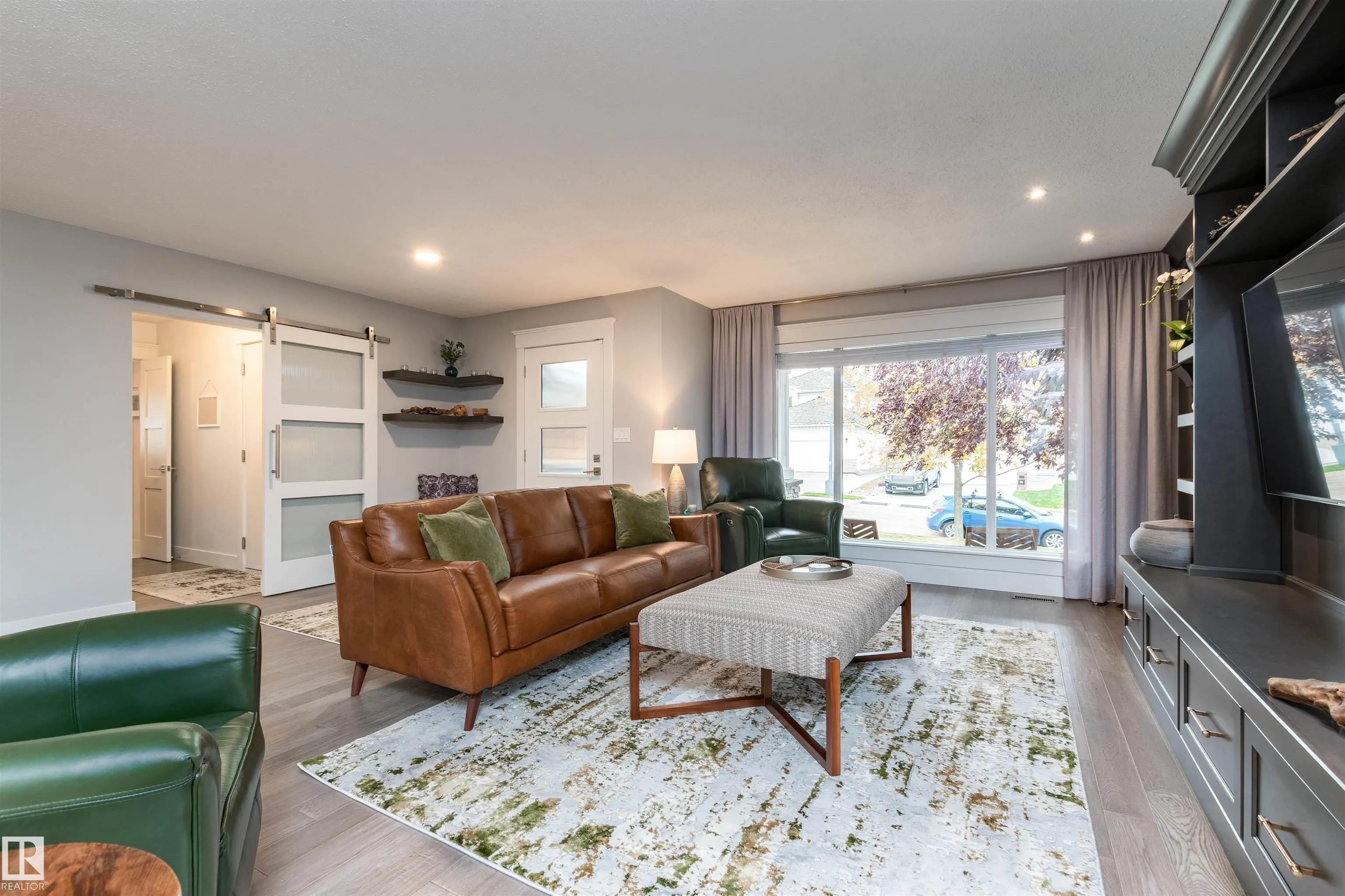 102 RIDGEMONT Crescent