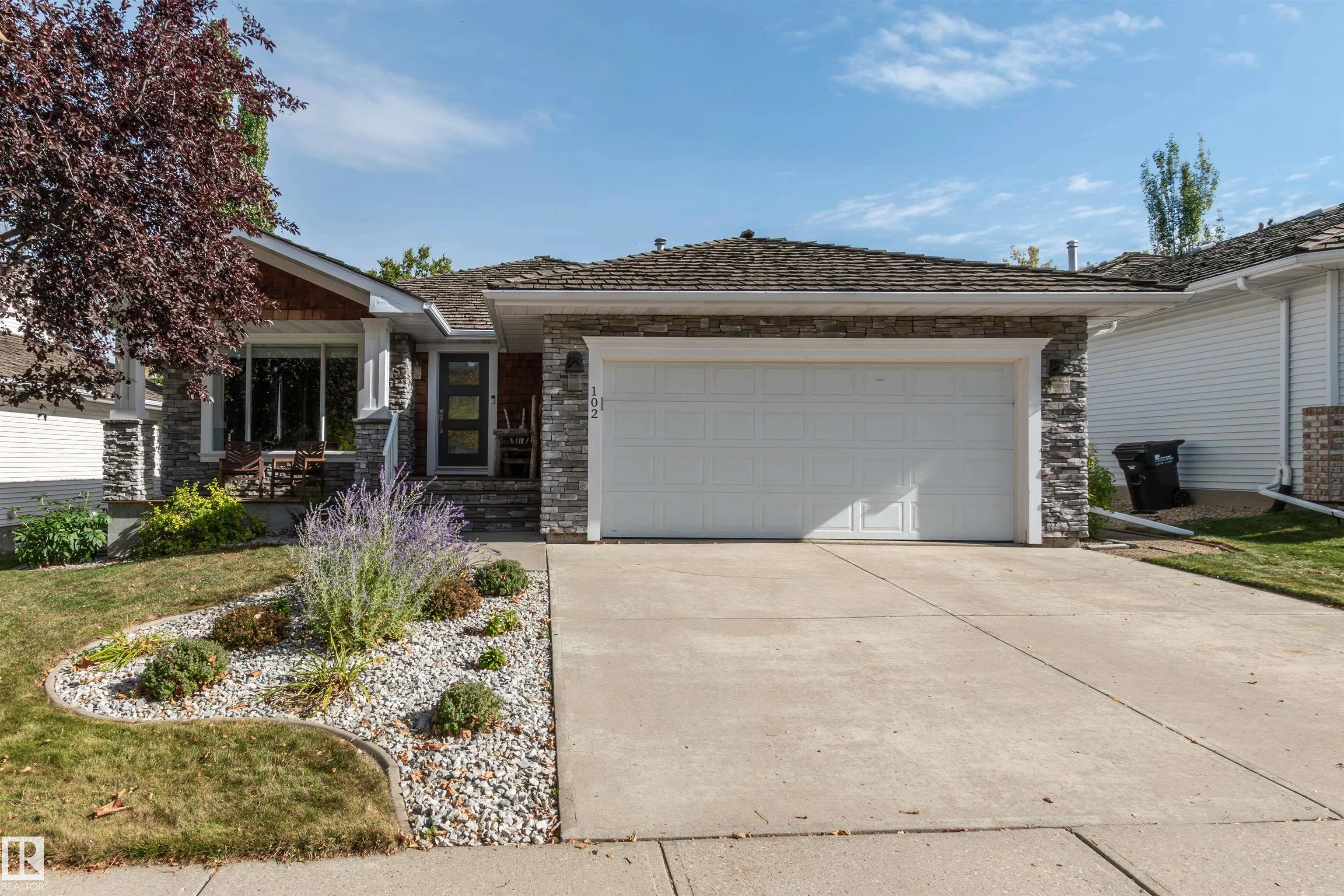 102 RIDGEMONT Crescent
