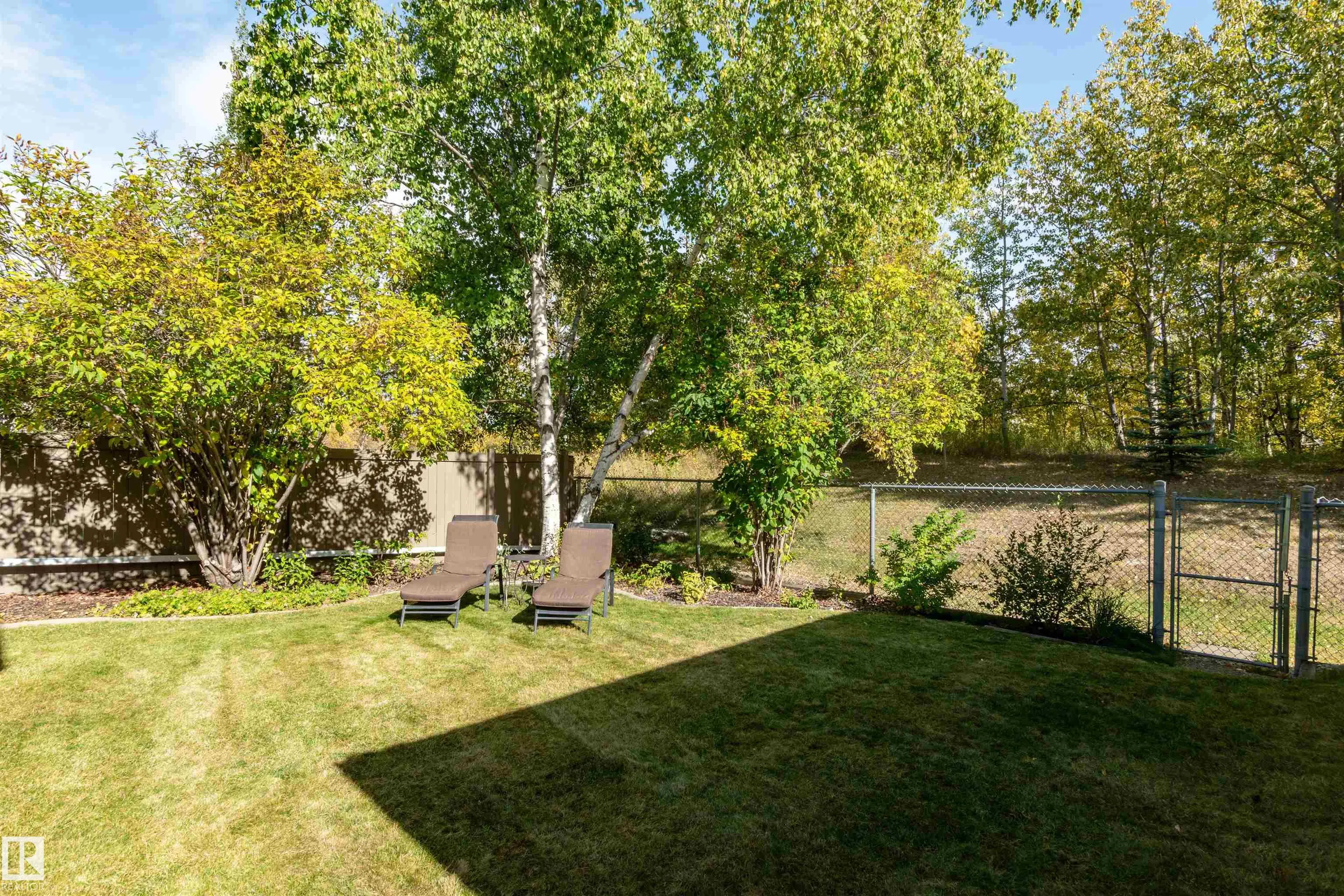 102 RIDGEMONT Crescent