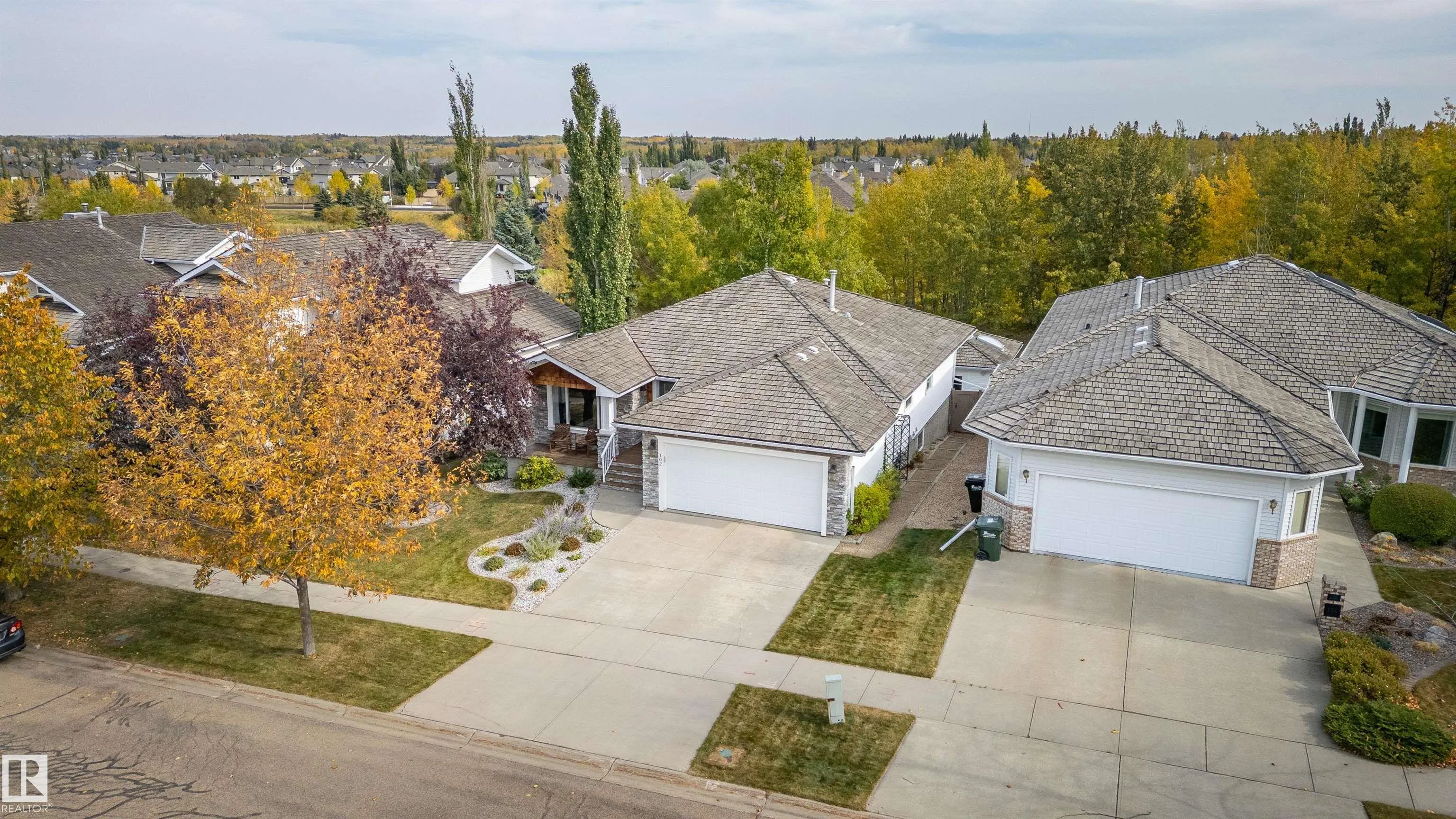 102 RIDGEMONT Crescent