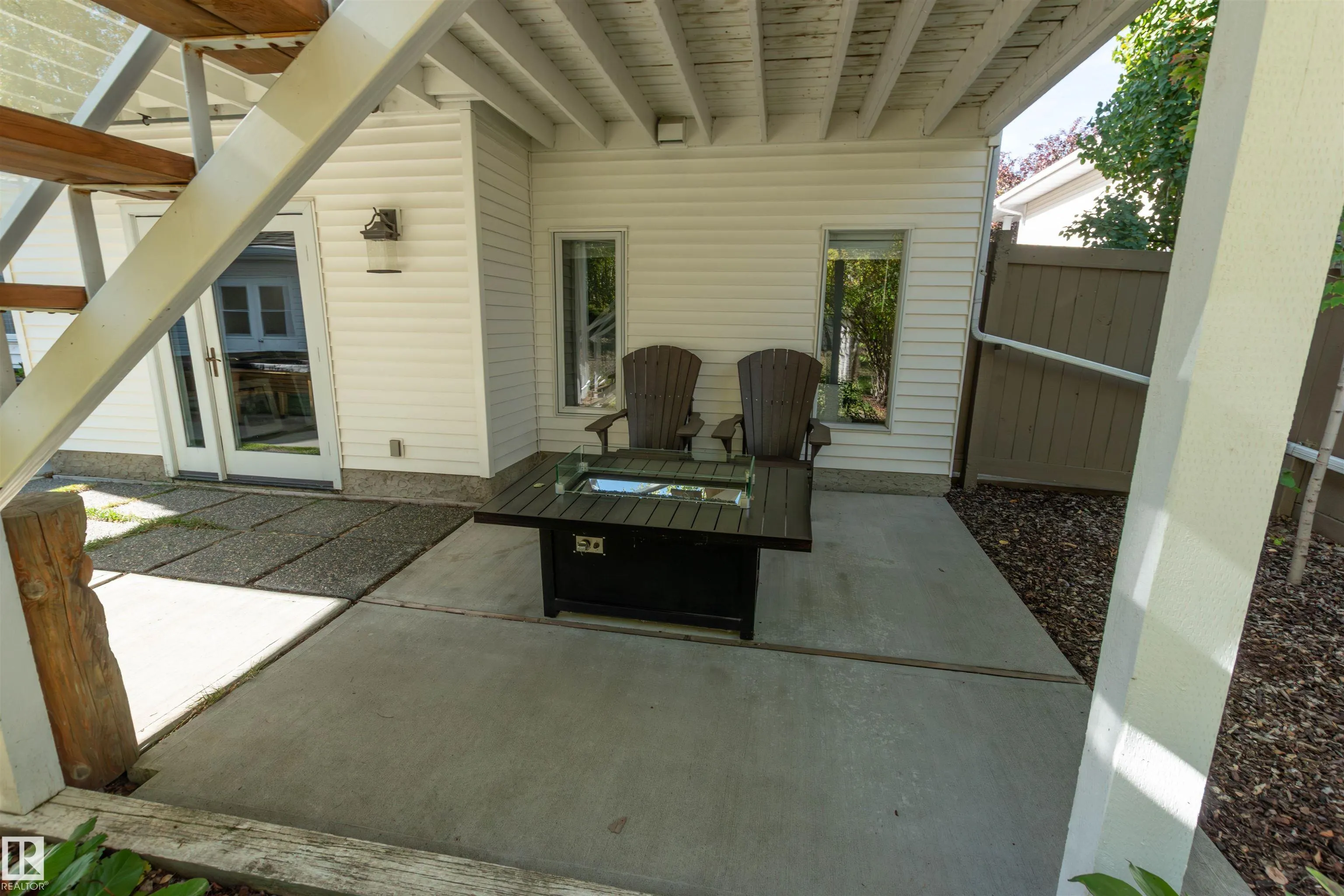 102 RIDGEMONT Crescent