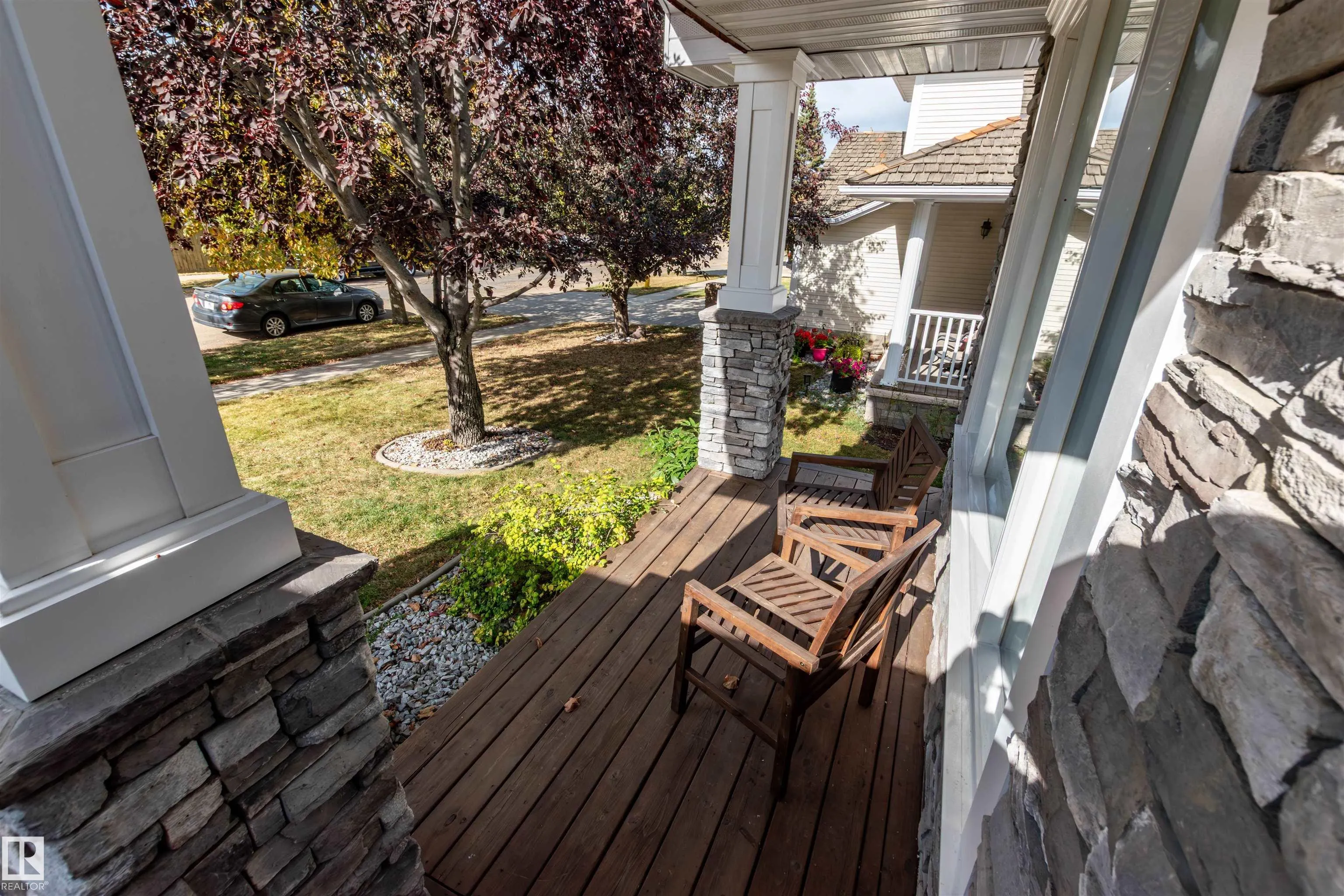 102 RIDGEMONT Crescent