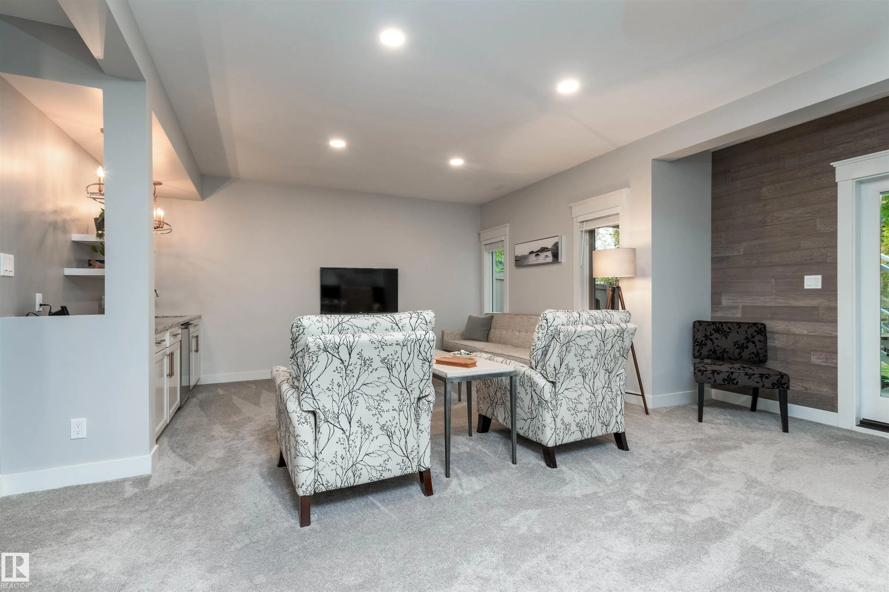 102 RIDGEMONT Crescent