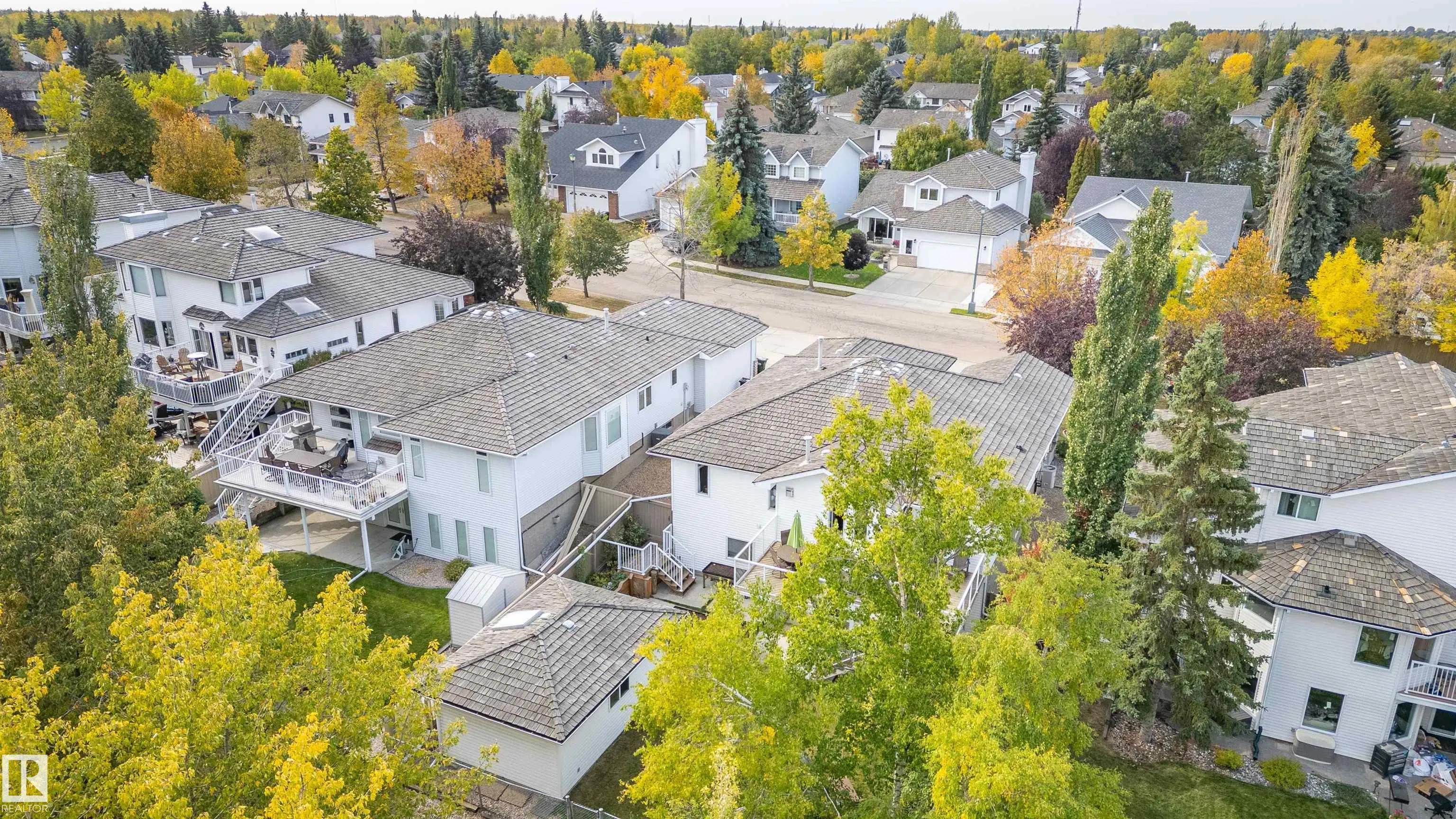 102 RIDGEMONT Crescent