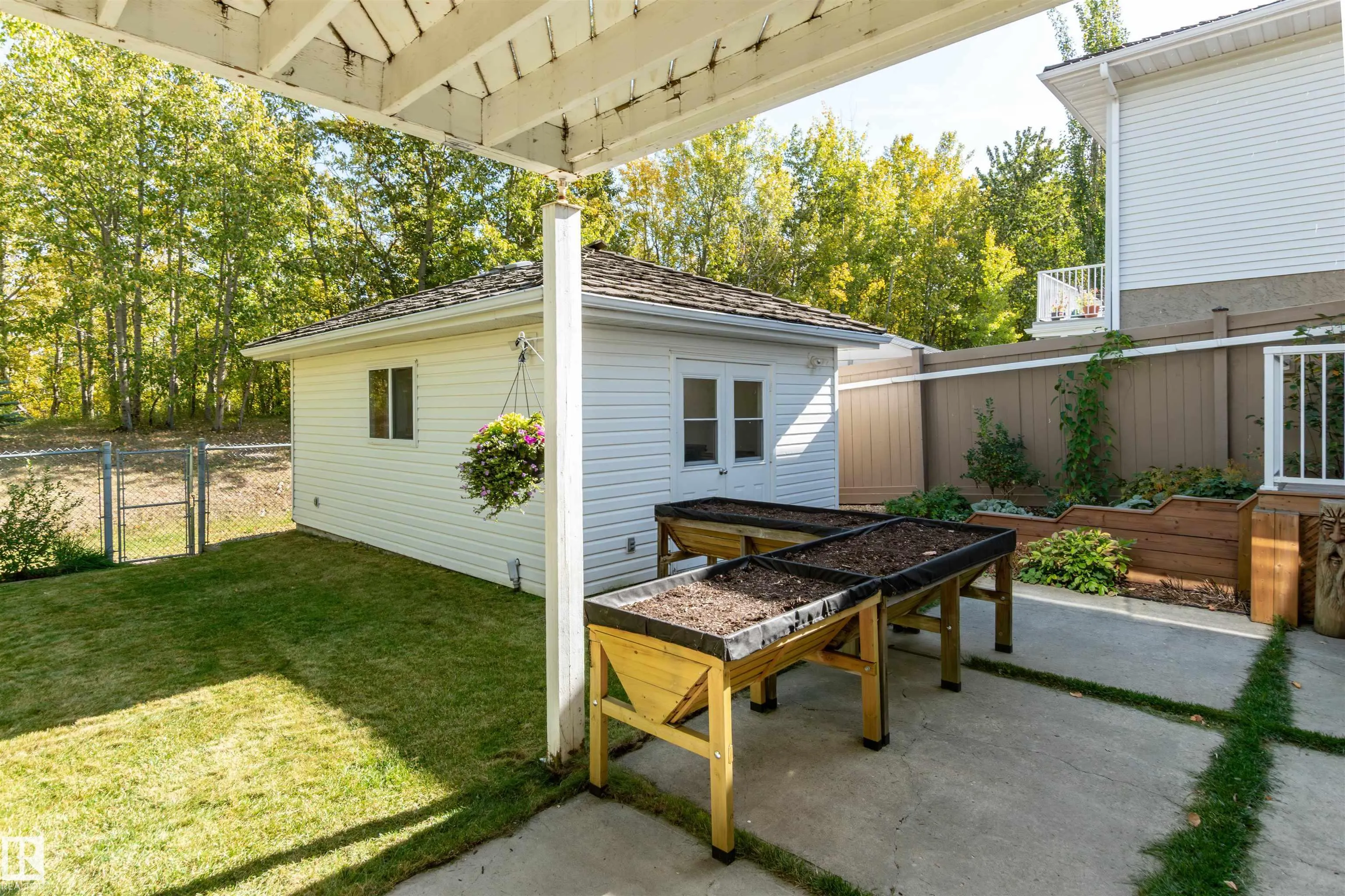 102 RIDGEMONT Crescent