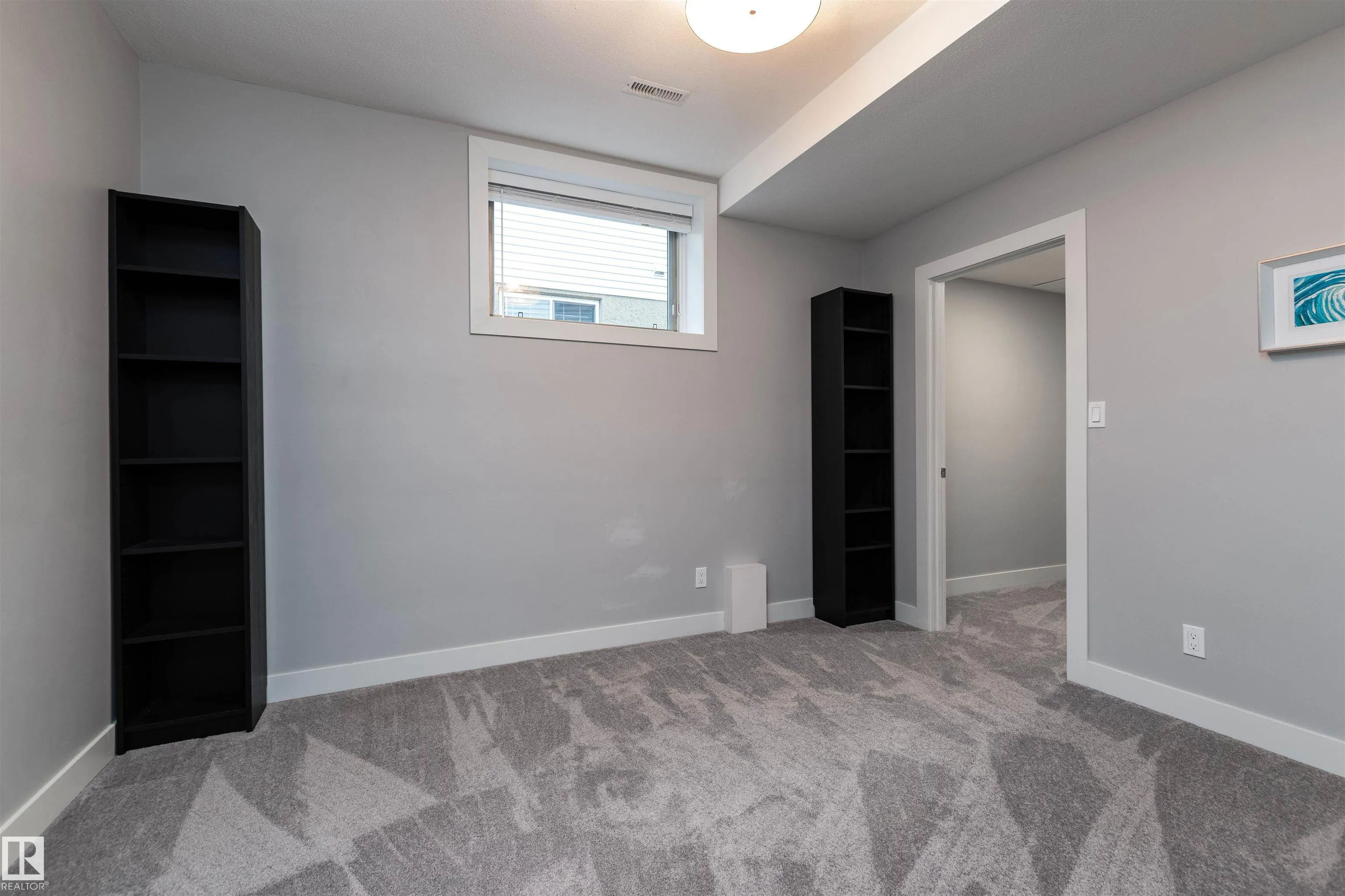 102 RIDGEMONT Crescent