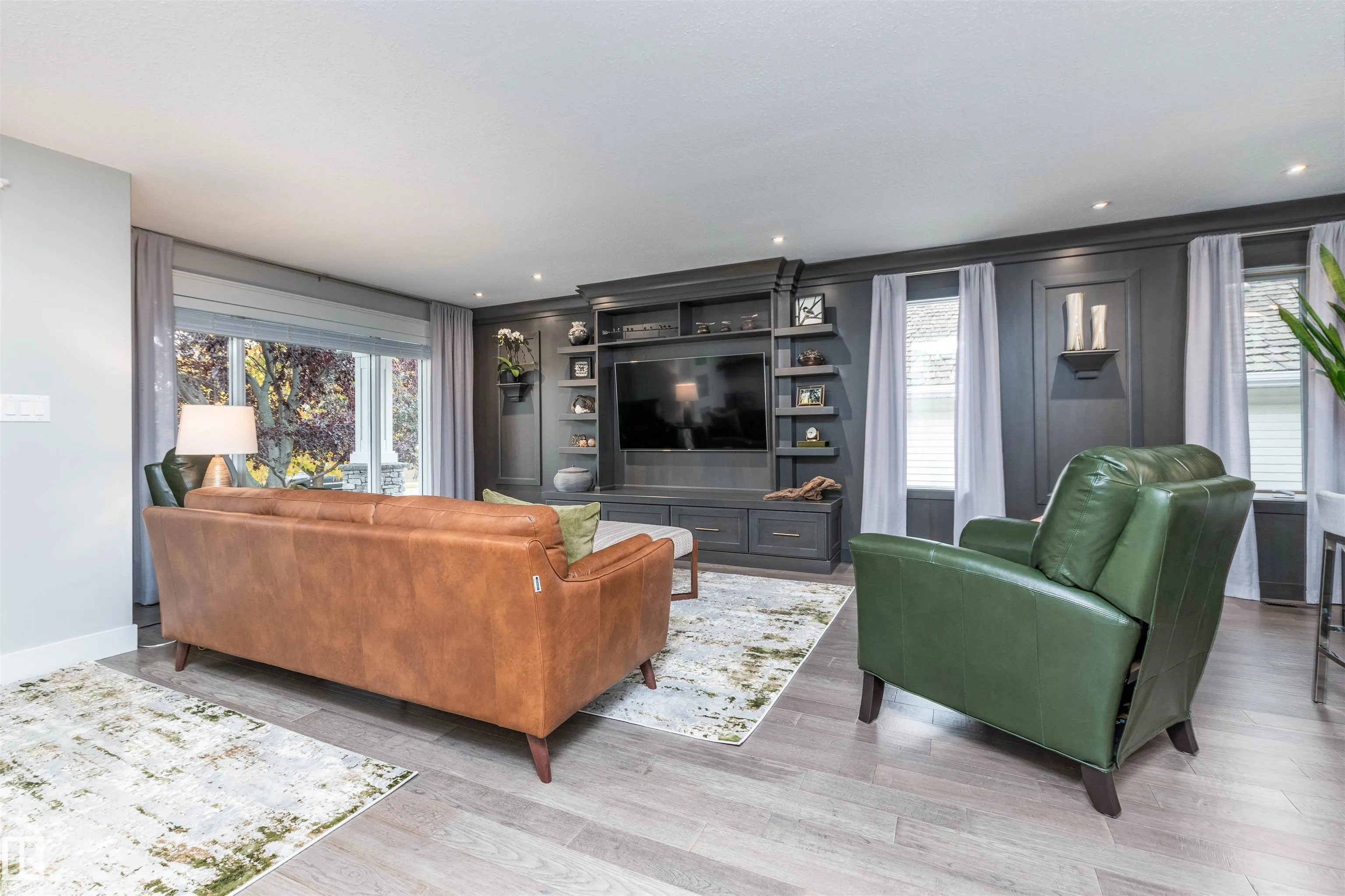 102 RIDGEMONT Crescent