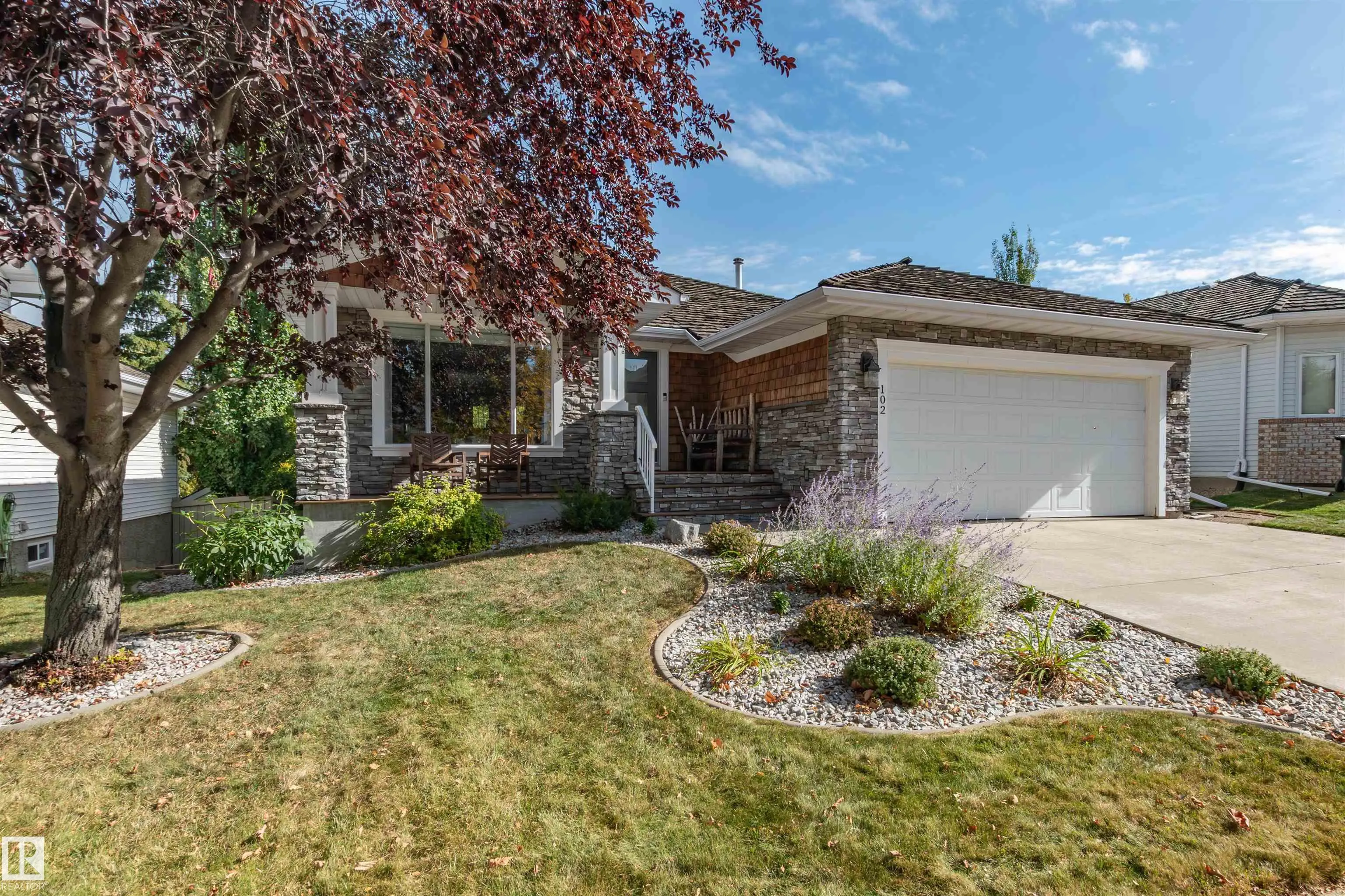 102 RIDGEMONT Crescent