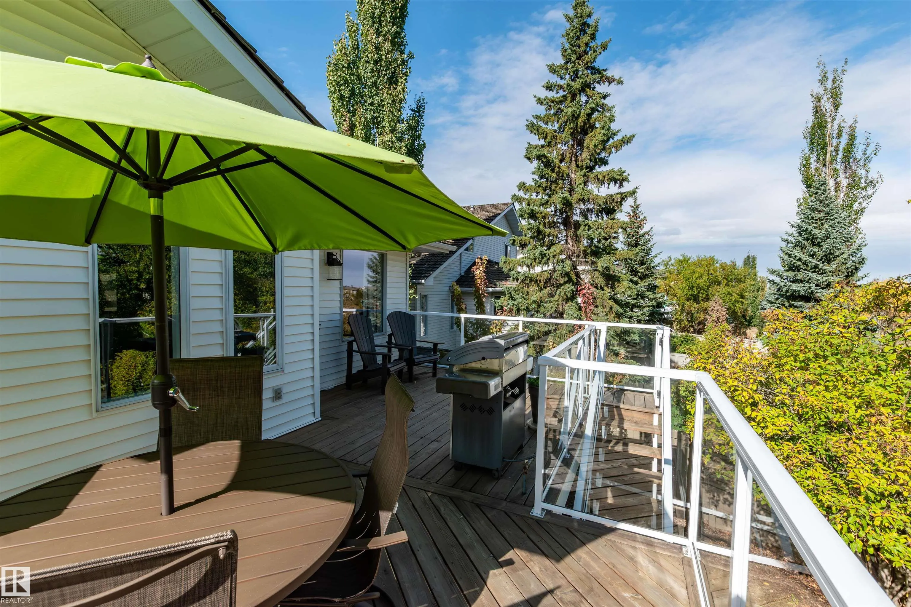 102 RIDGEMONT Crescent