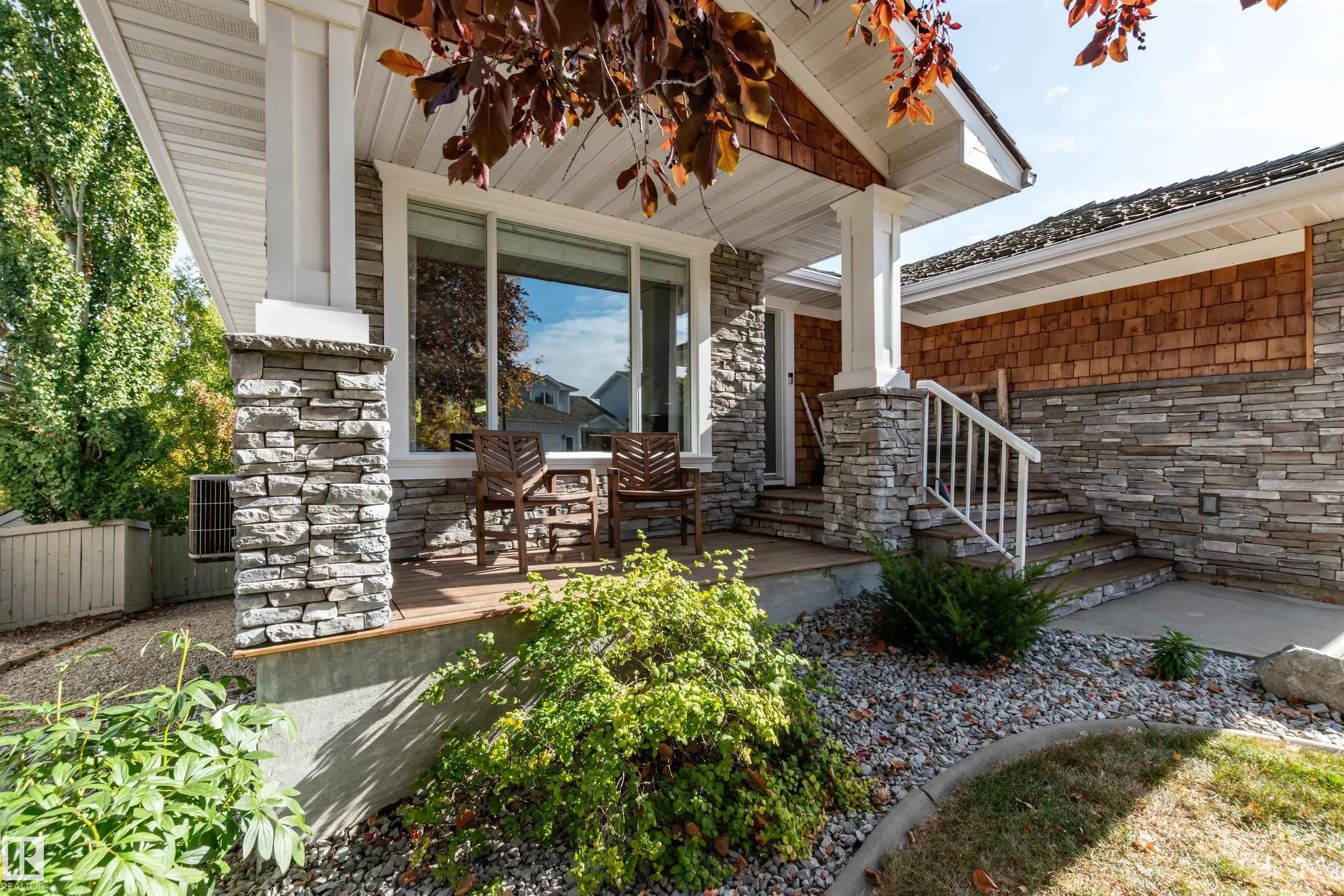 102 RIDGEMONT Crescent