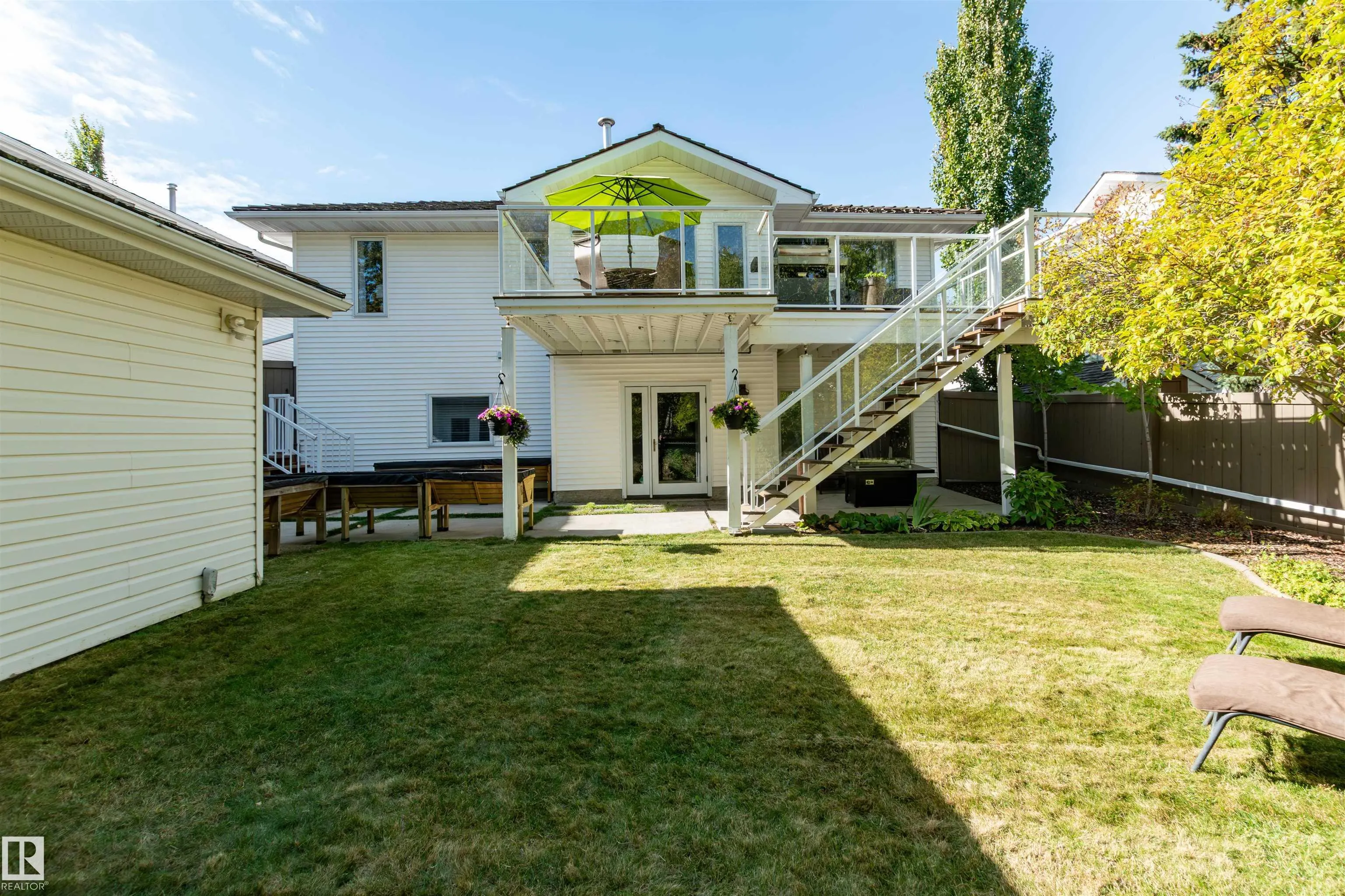 102 RIDGEMONT Crescent