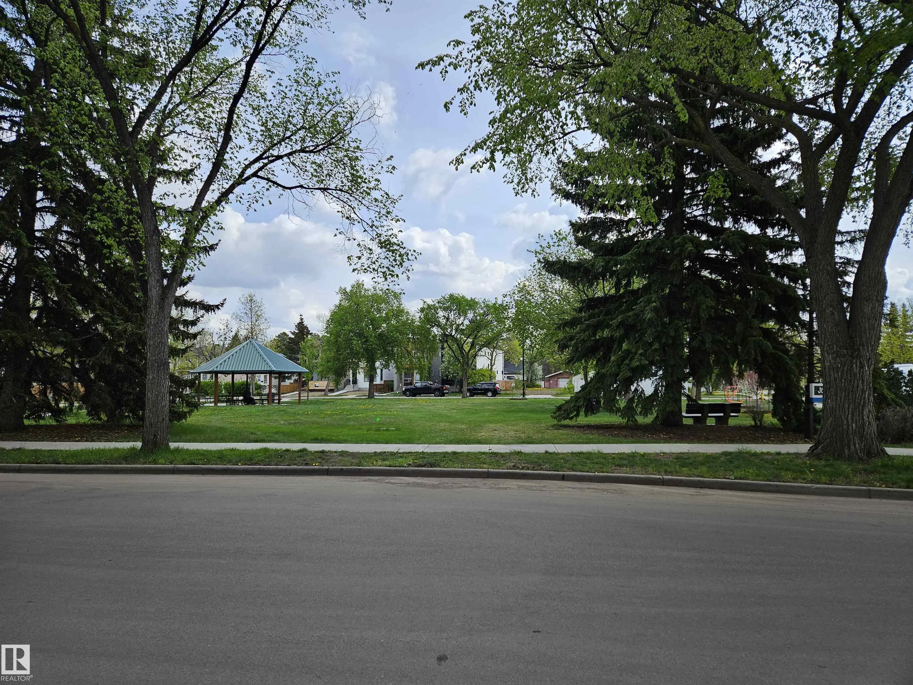 11207 128 Street