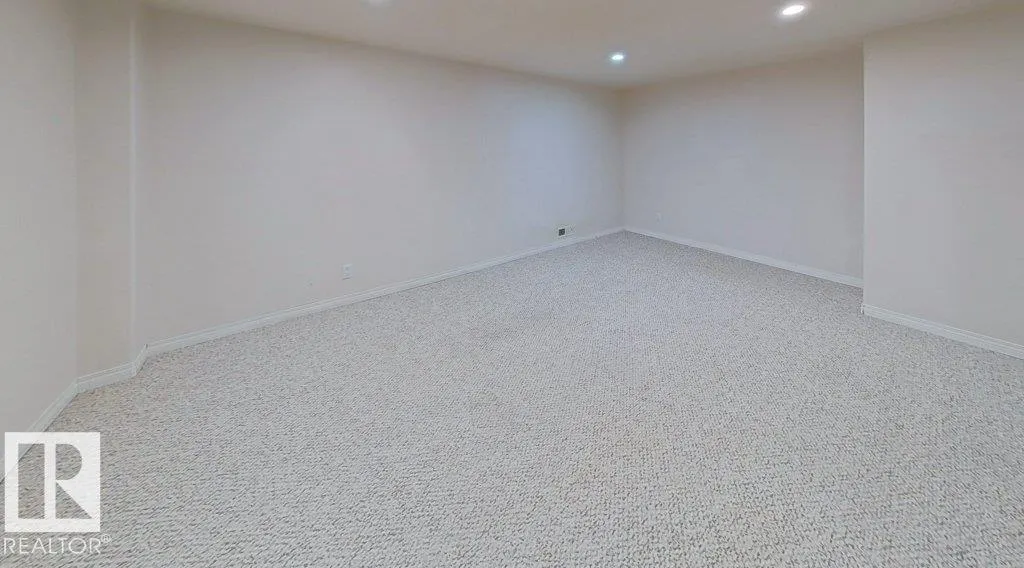 16 STARLING Drive