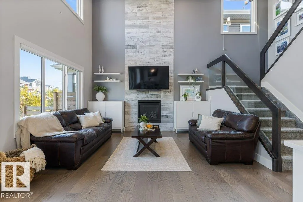 1714 TANAGER Close