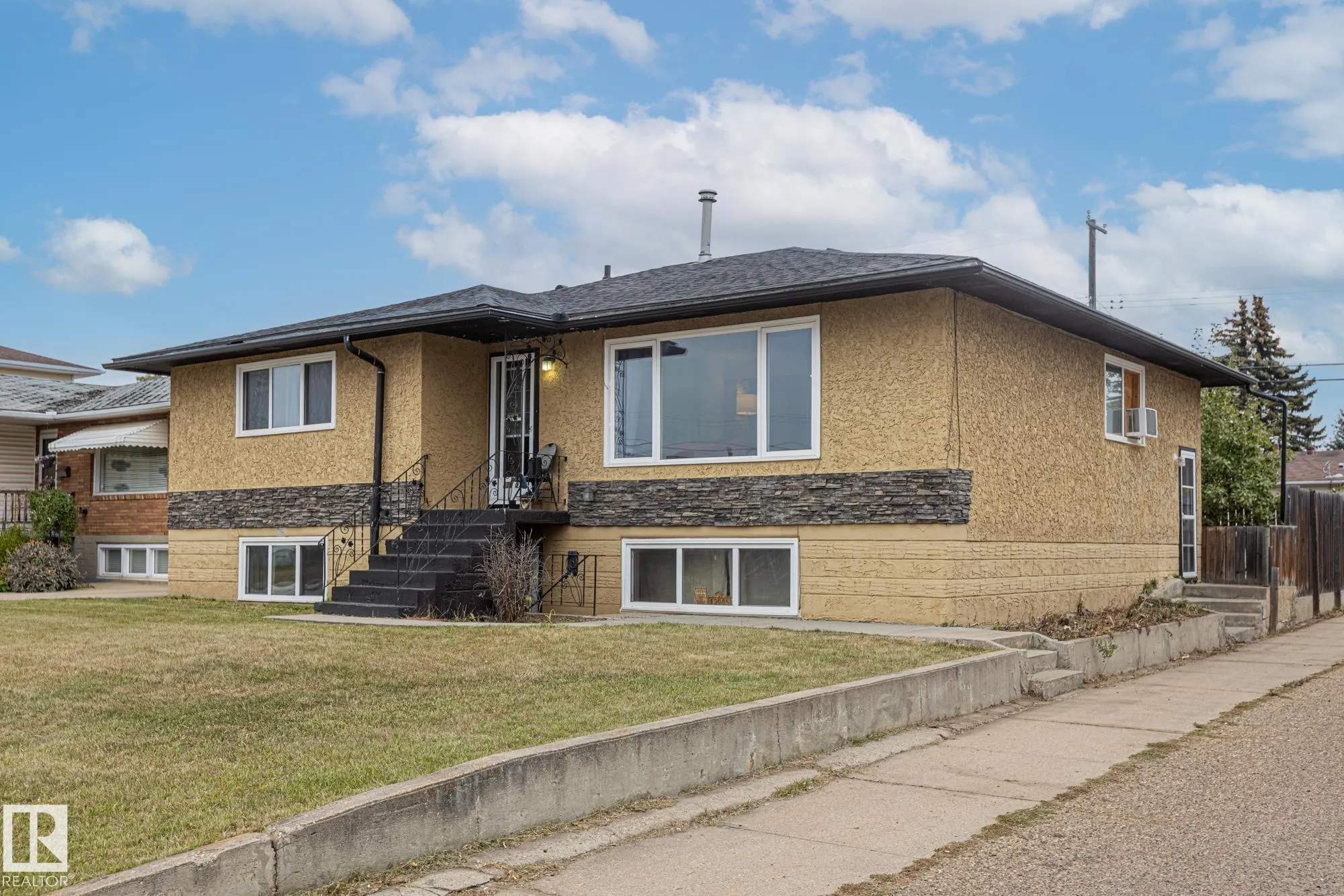 12903/12905 96 Street