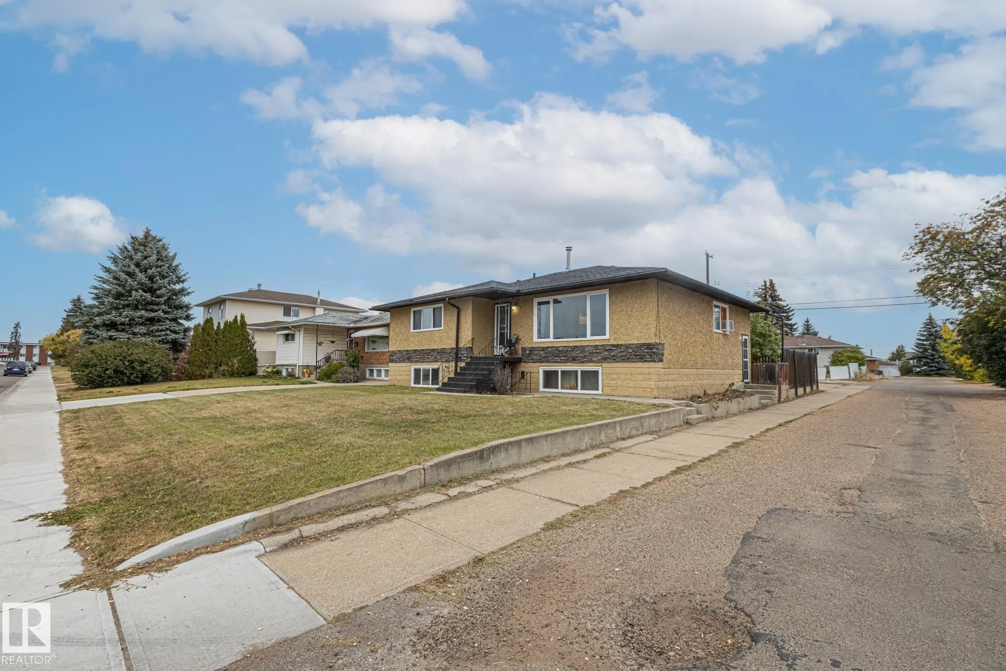 12903/12905 96 Street