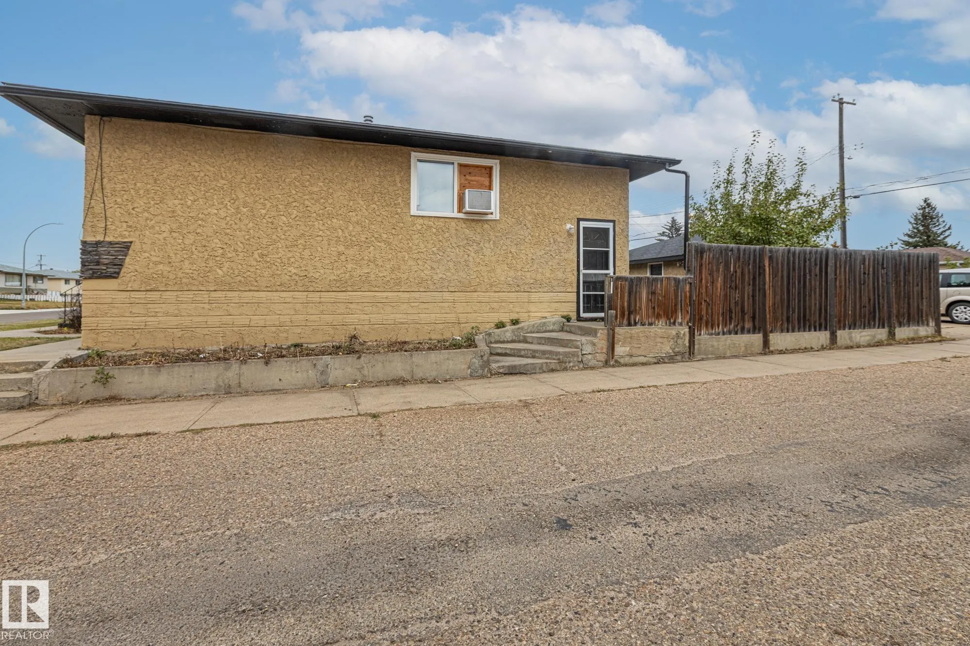 12903/12905 96 Street