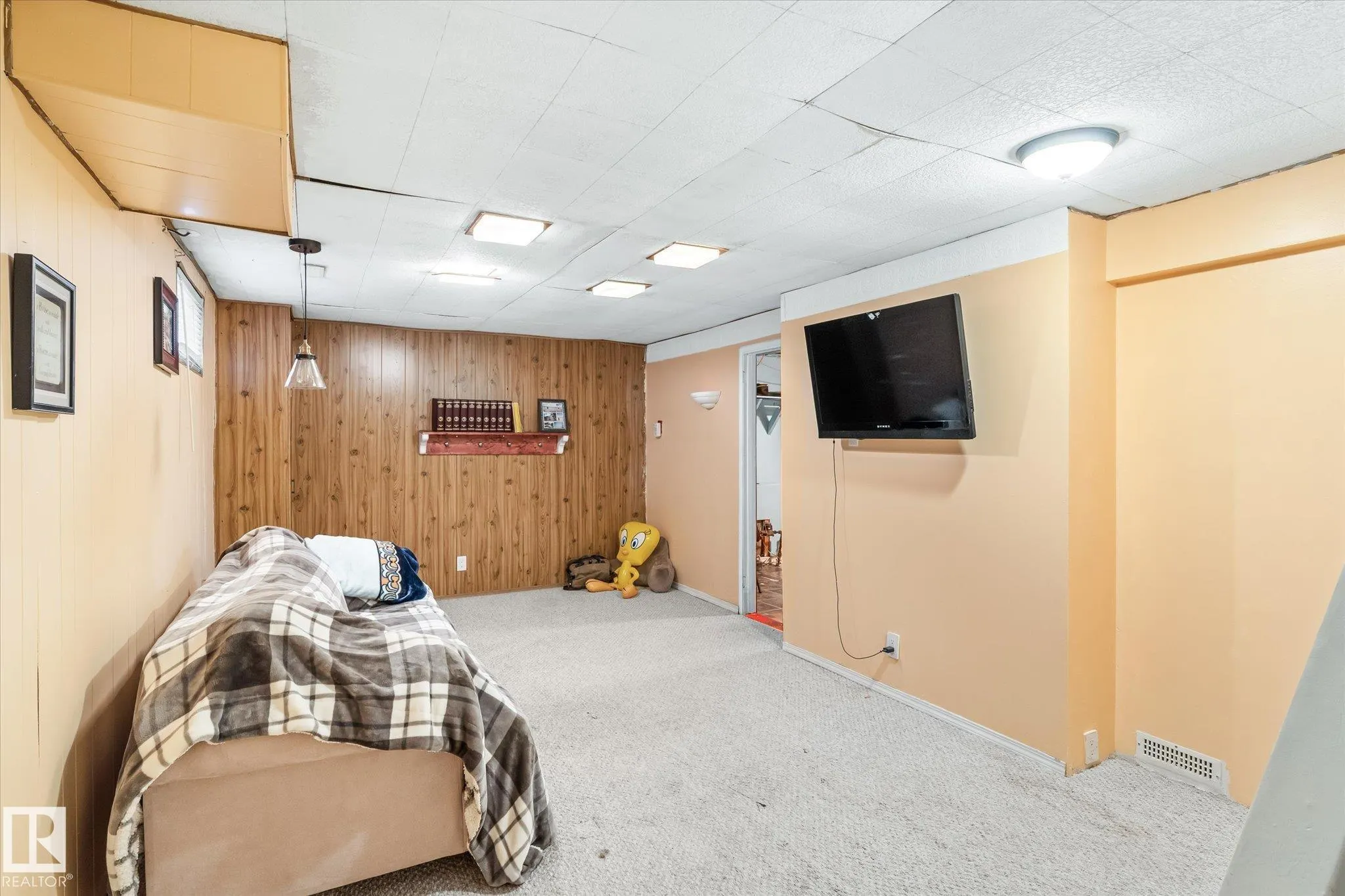283 PRIMROSE GARDENS Gardens