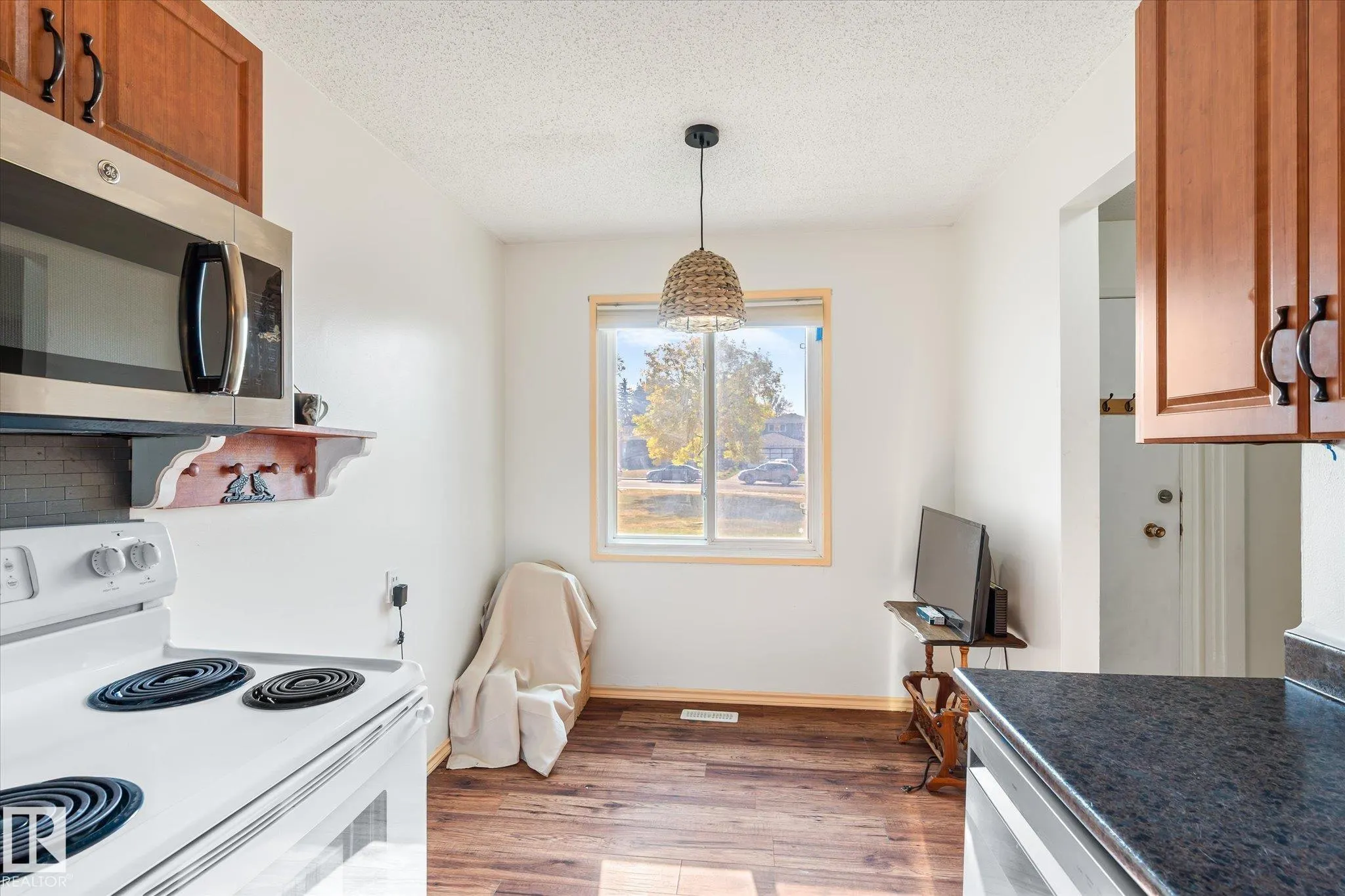 283 PRIMROSE GARDENS Gardens