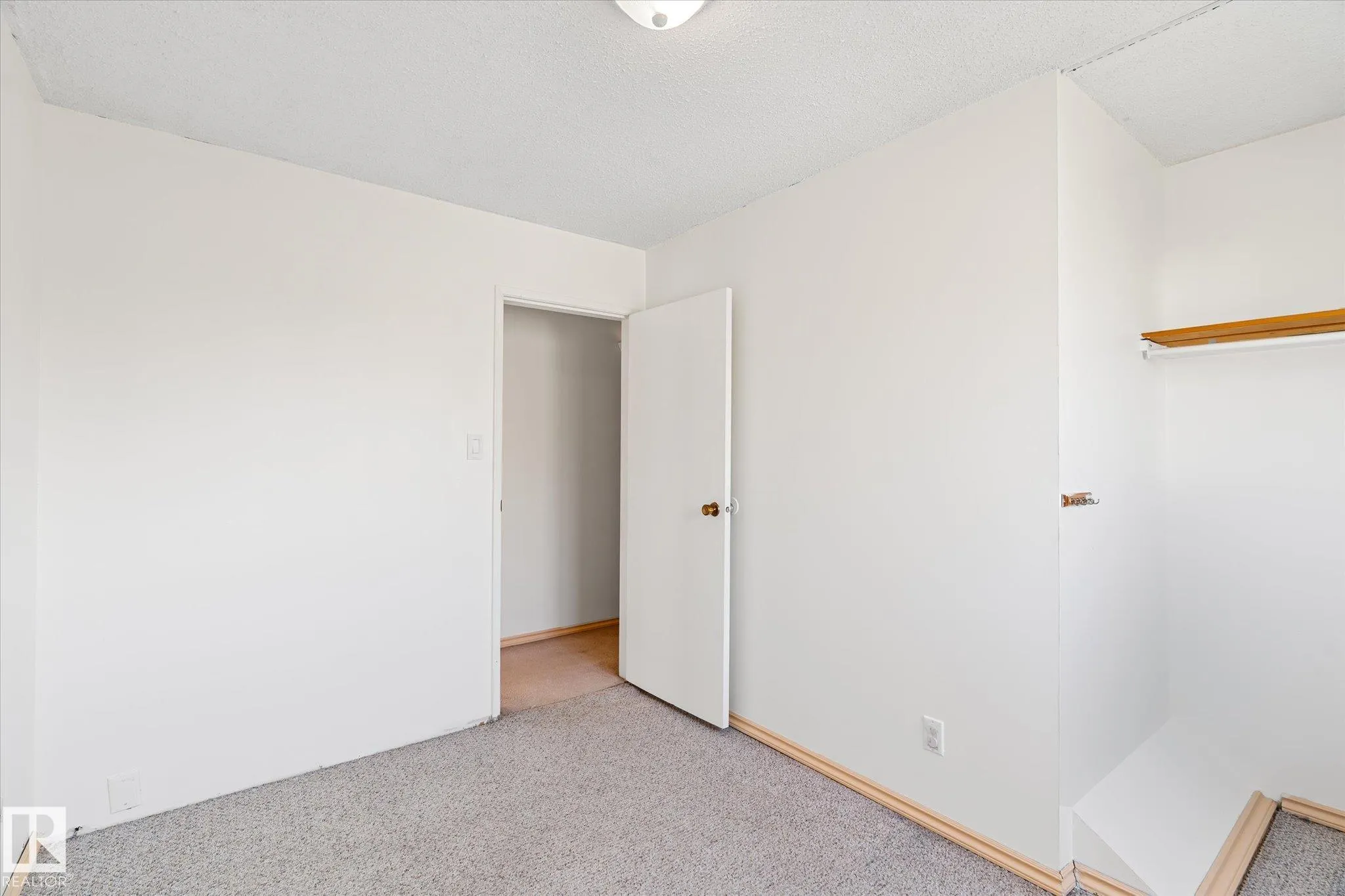 283 PRIMROSE GARDENS Gardens