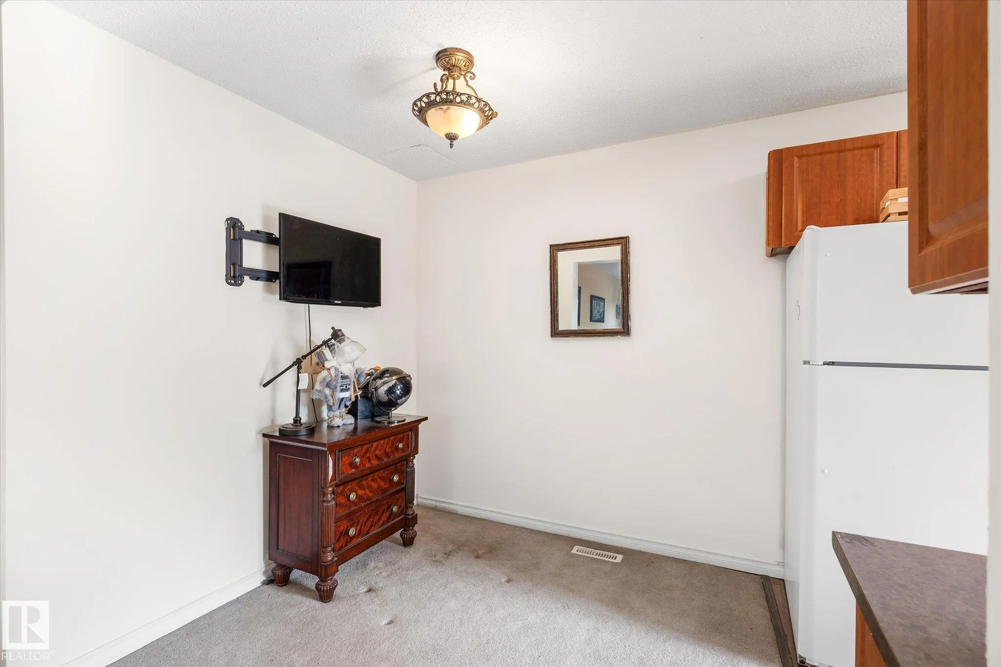 283 PRIMROSE GARDENS Gardens