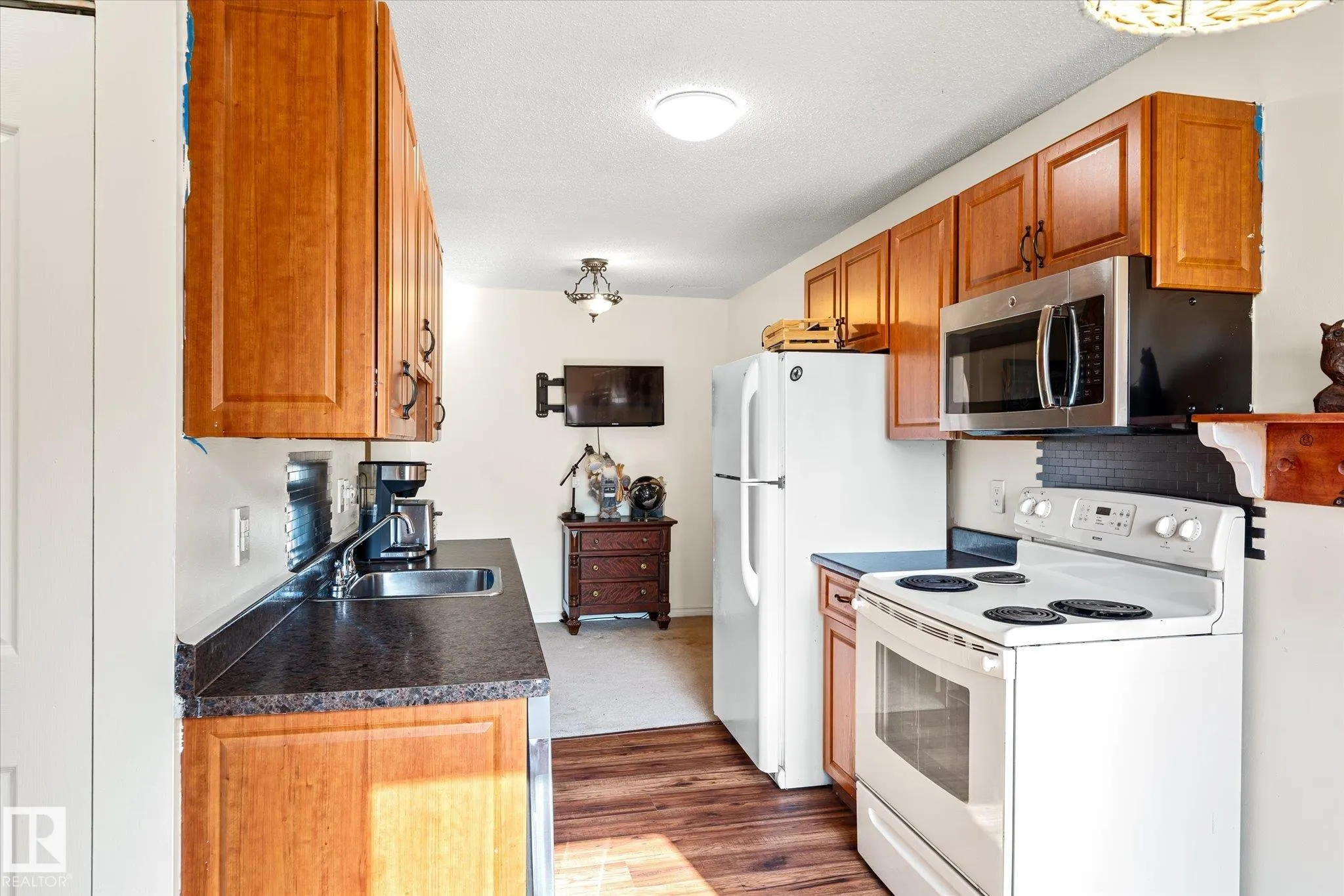 283 PRIMROSE GARDENS Gardens