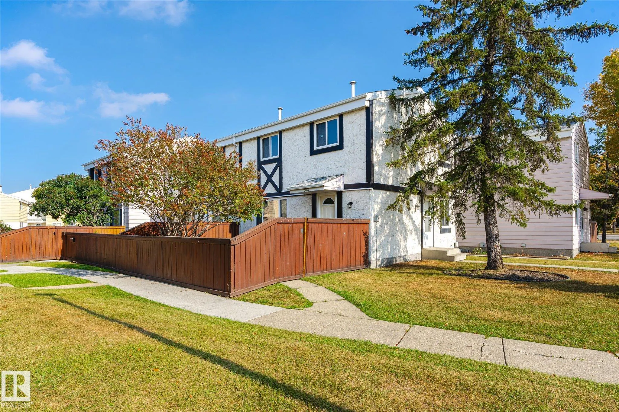 283 PRIMROSE GARDENS Gardens