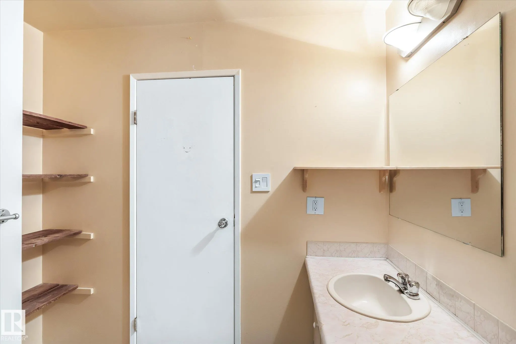 283 PRIMROSE GARDENS Gardens