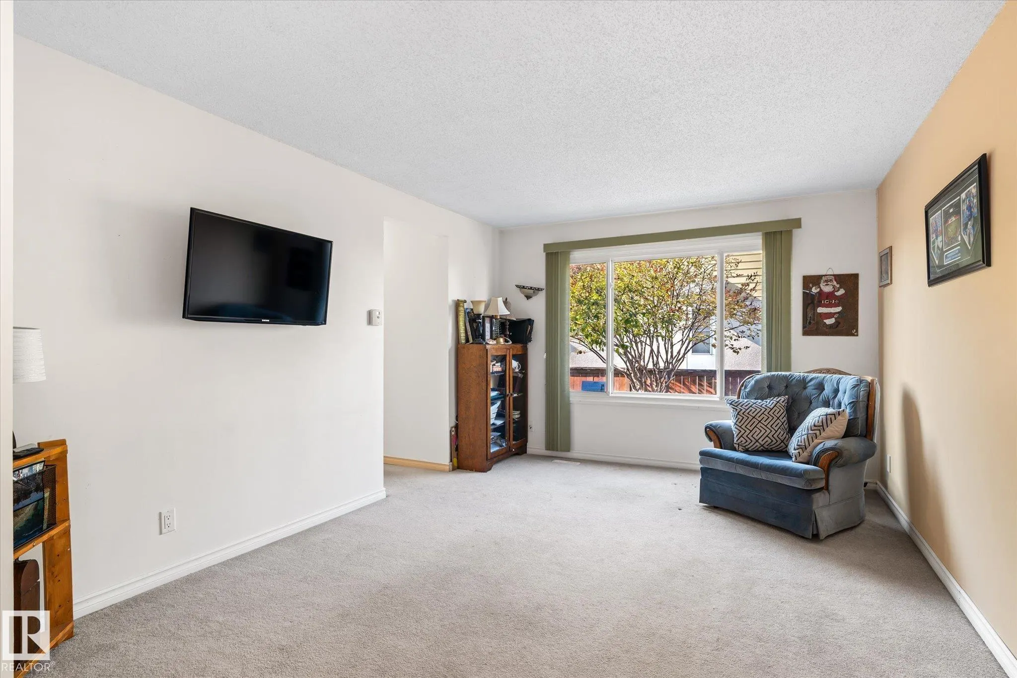 283 PRIMROSE GARDENS Gardens