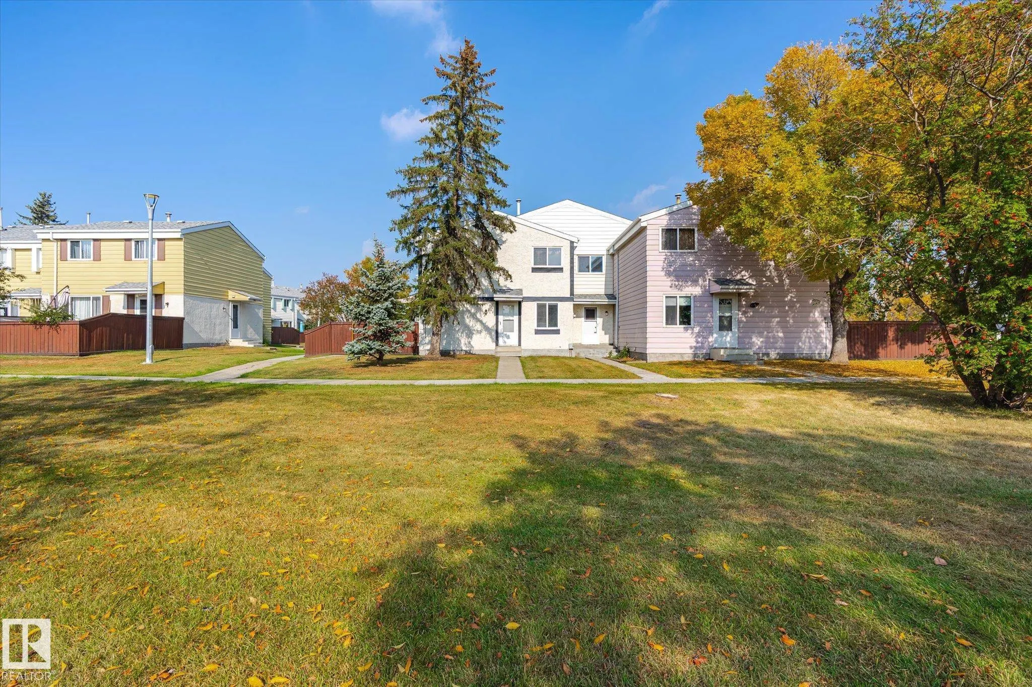283 PRIMROSE GARDENS Gardens