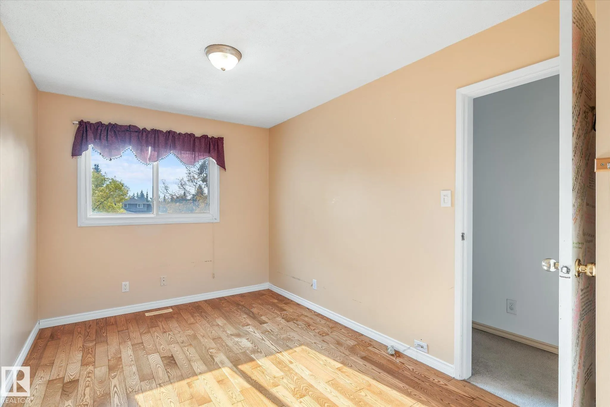 283 PRIMROSE GARDENS Gardens