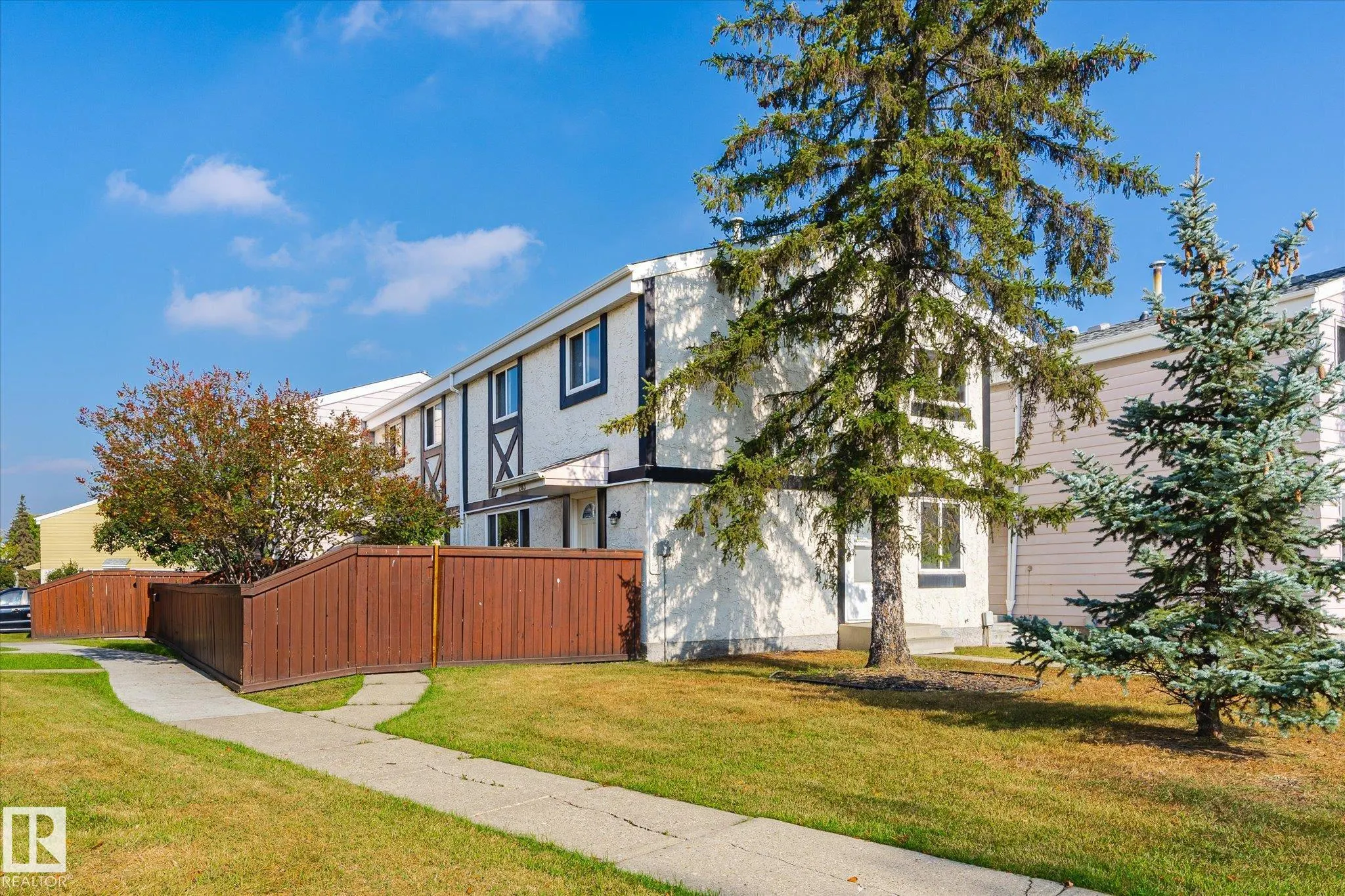 283 PRIMROSE GARDENS Gardens