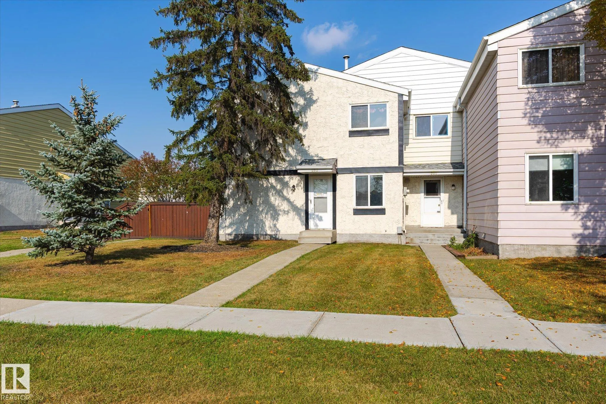 283 PRIMROSE GARDENS Gardens