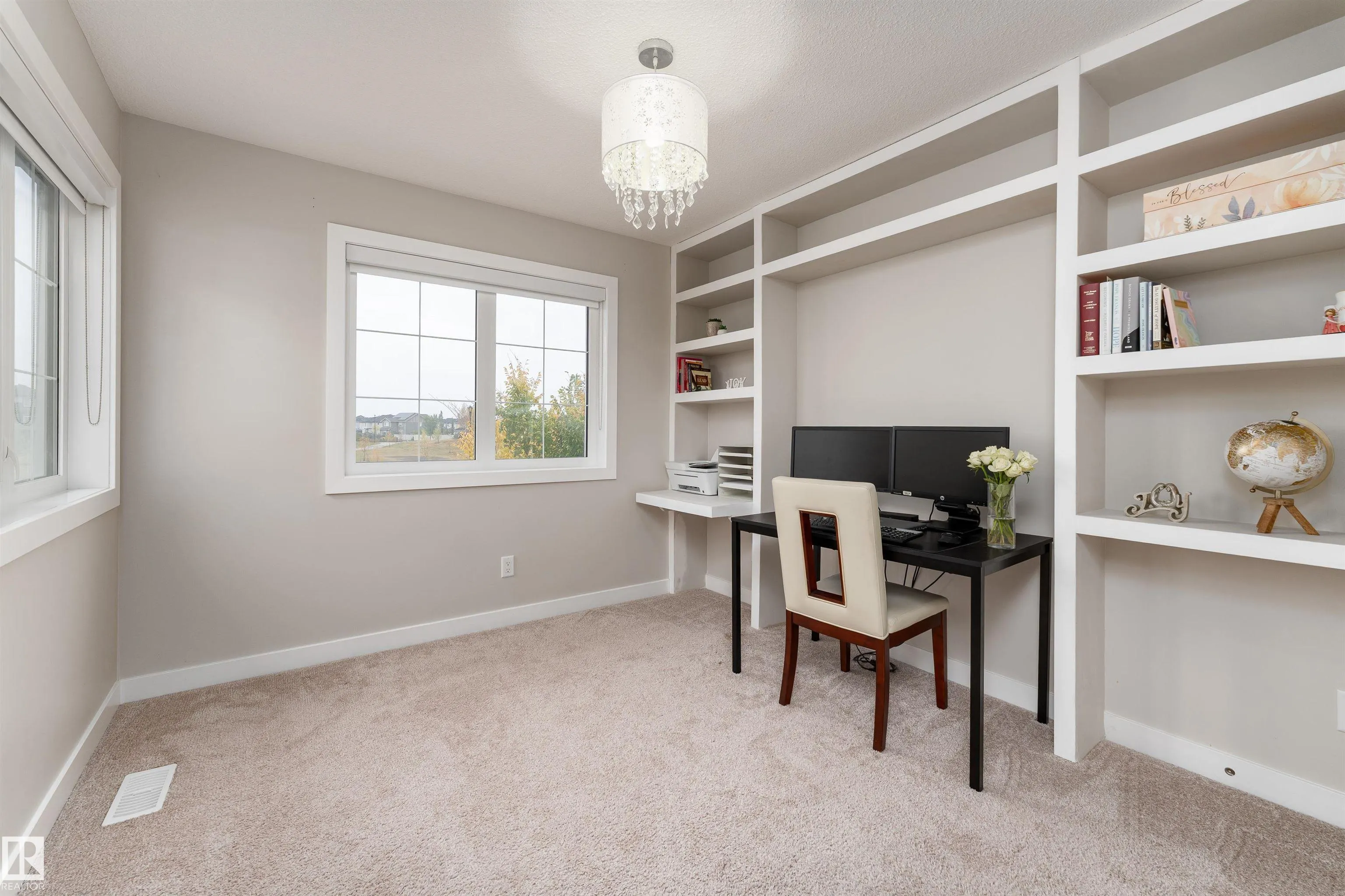 2504 AMERONGEN Crescent