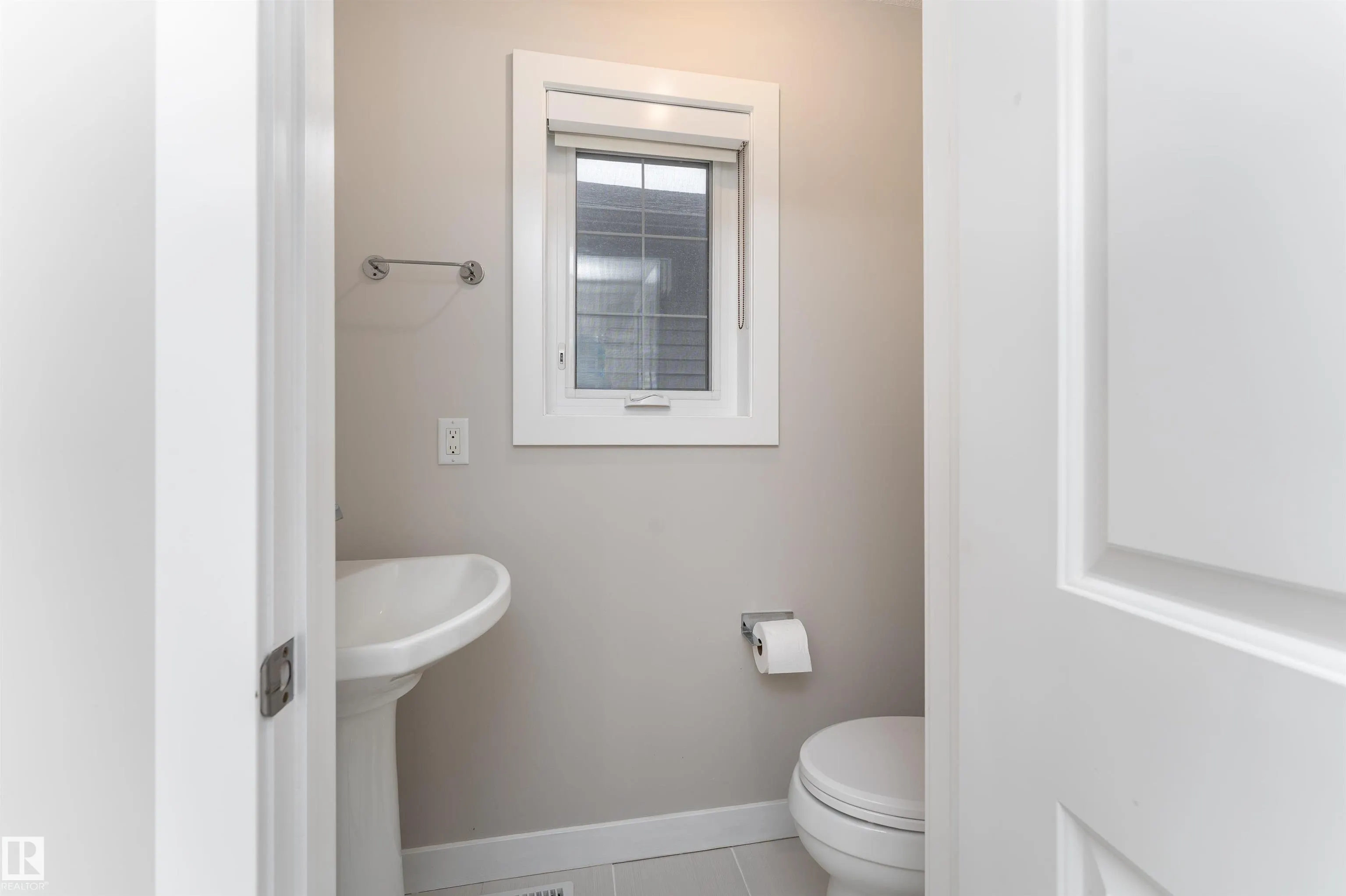 2504 AMERONGEN Crescent