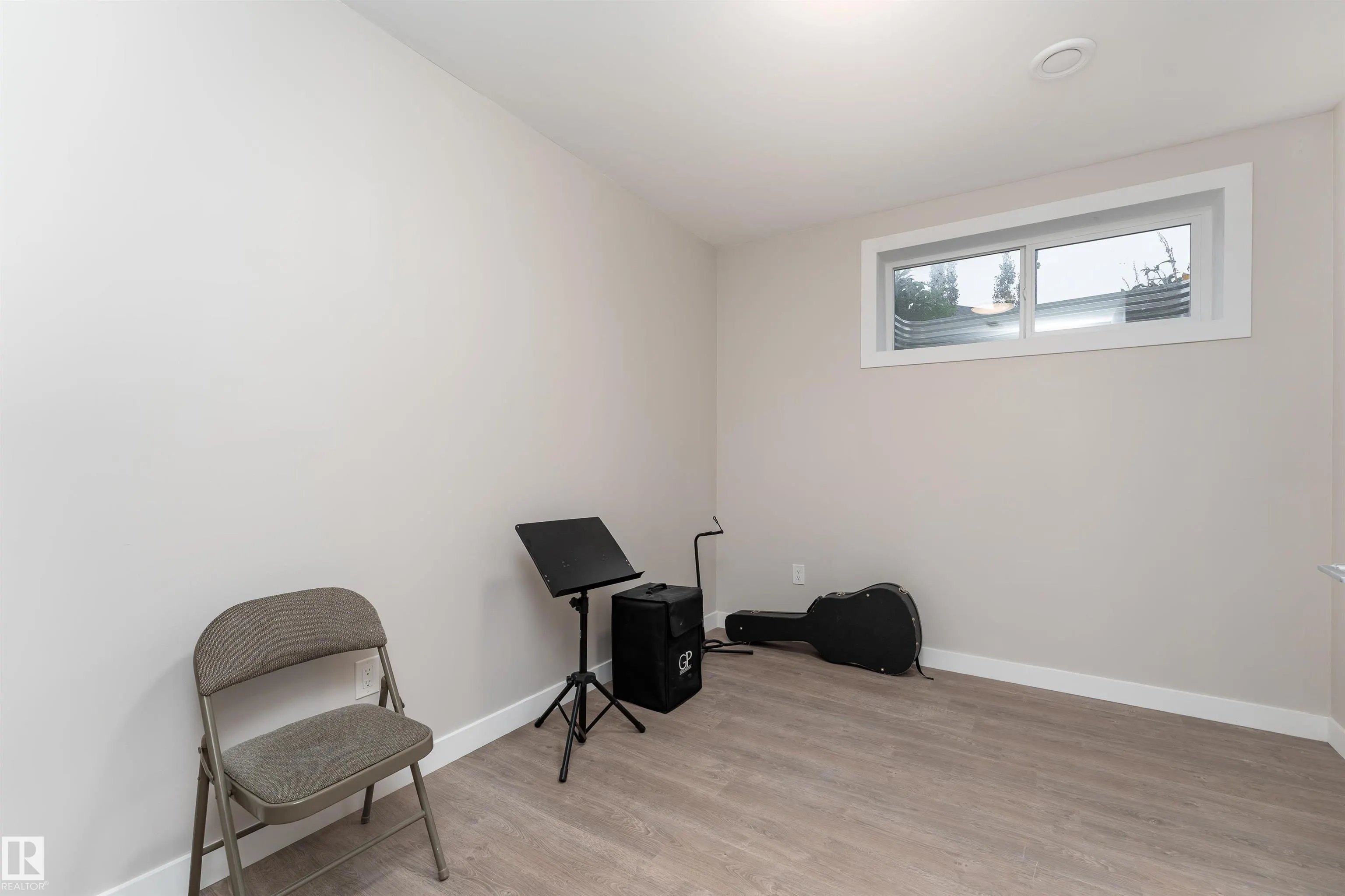 2504 AMERONGEN Crescent
