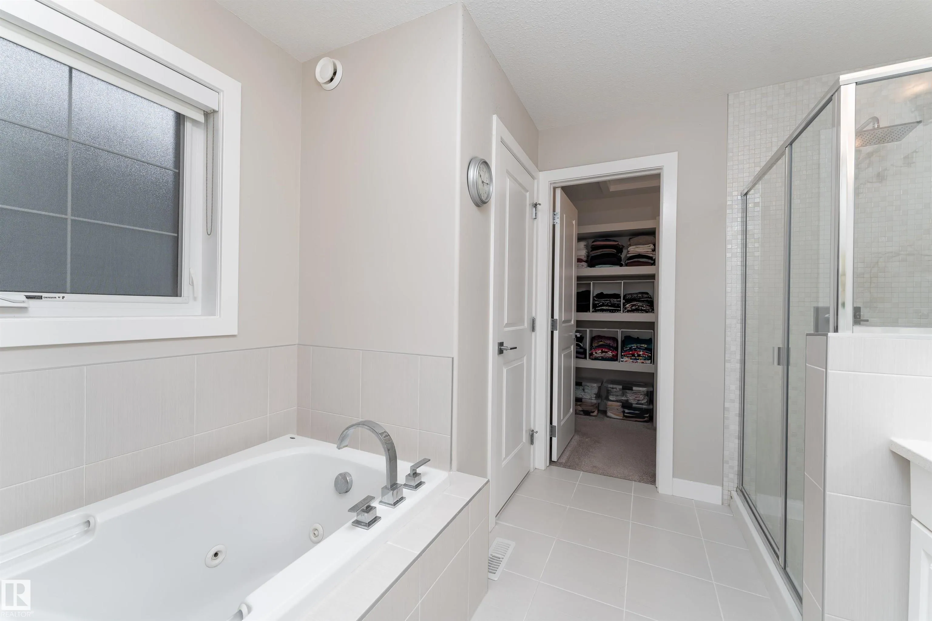 2504 AMERONGEN Crescent