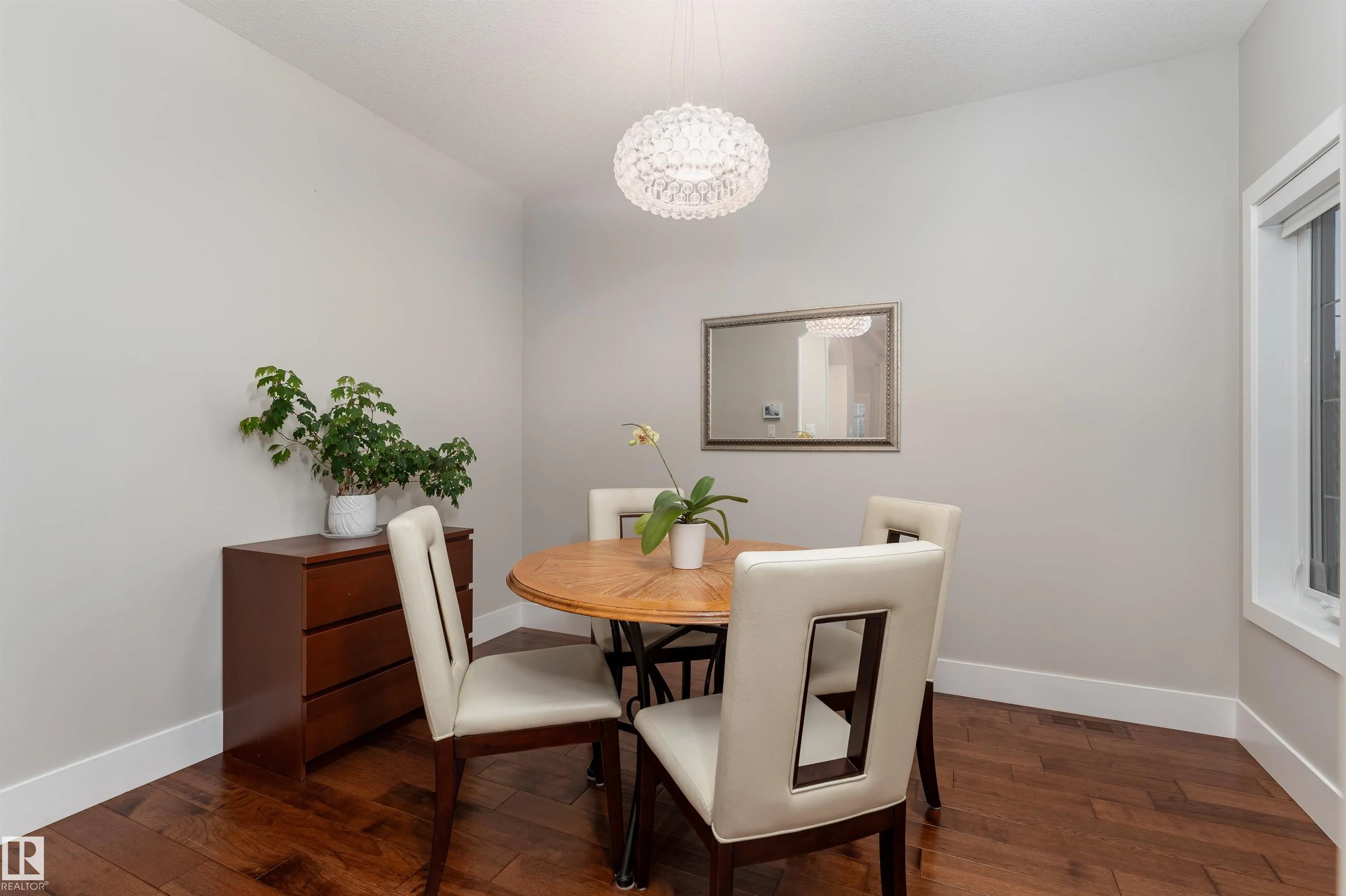 2504 AMERONGEN Crescent