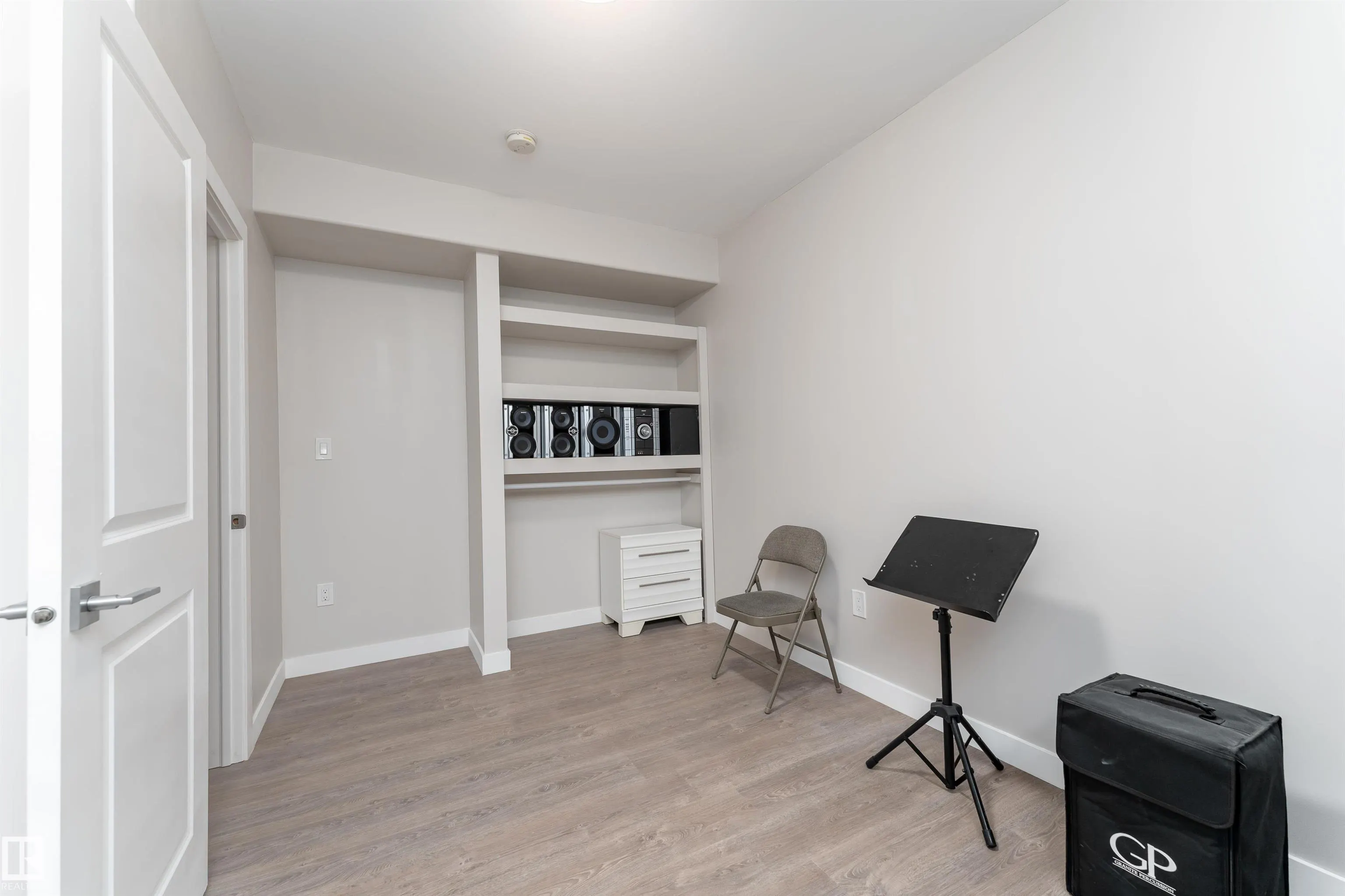 2504 AMERONGEN Crescent