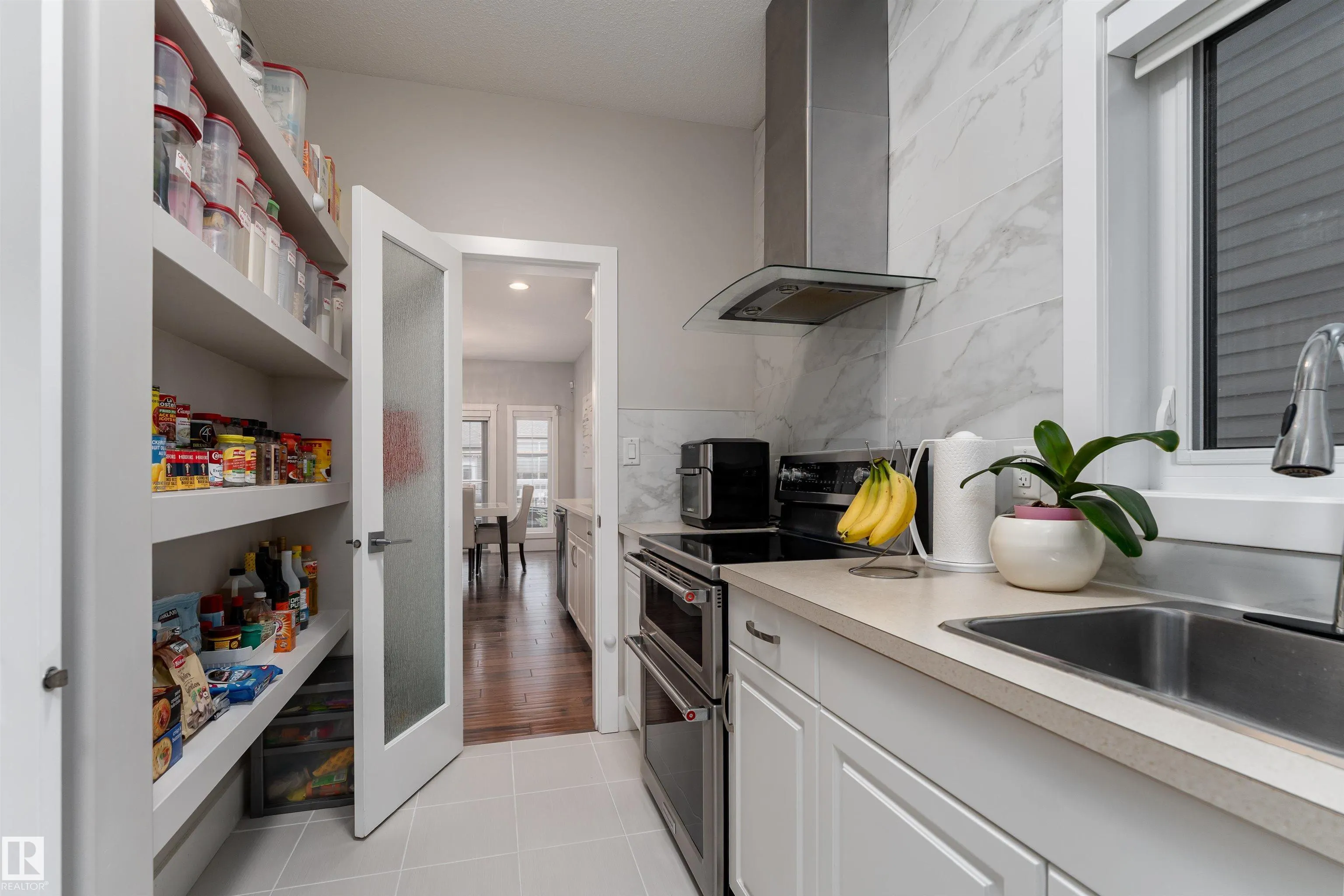 2504 AMERONGEN Crescent