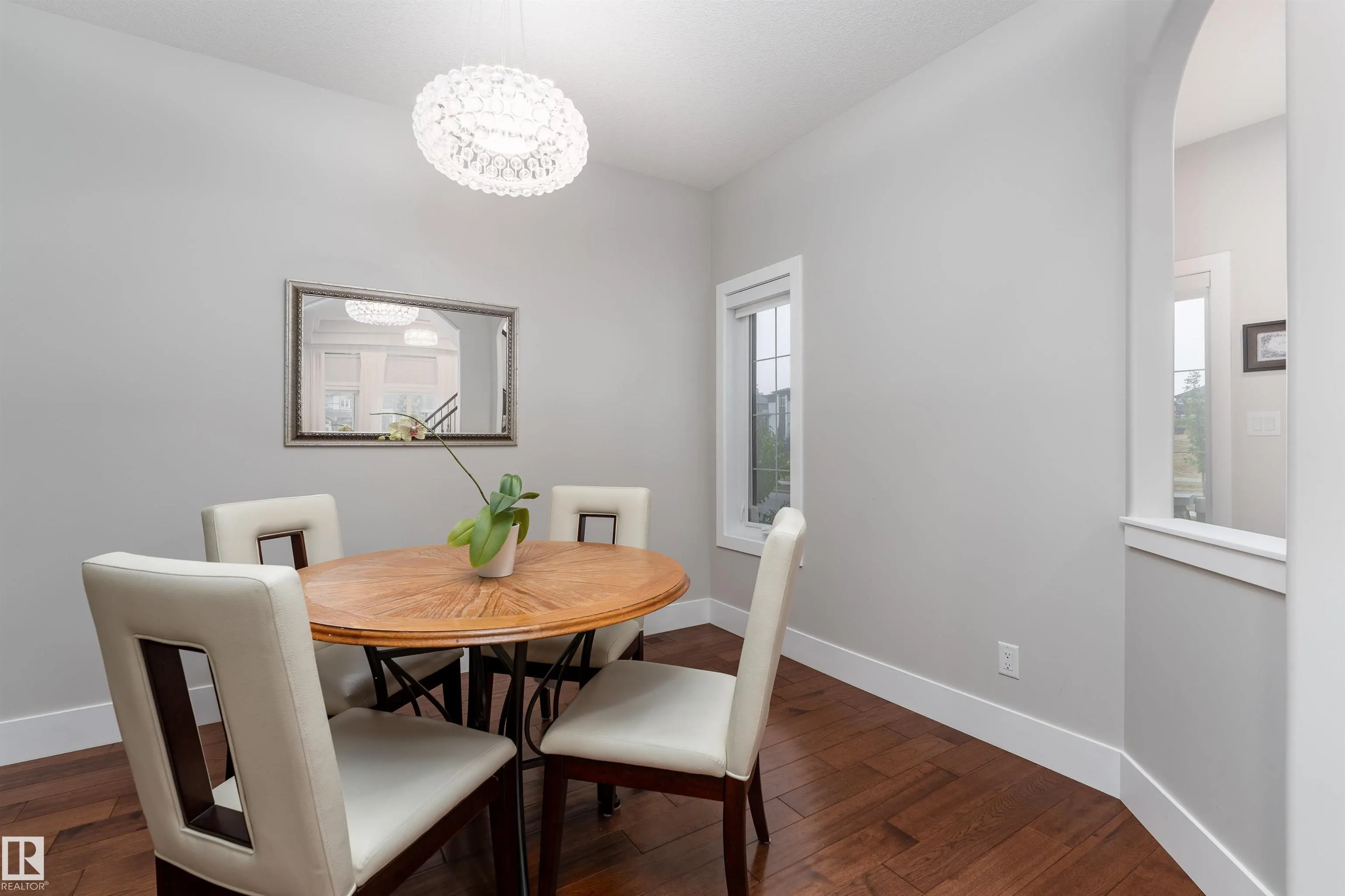2504 AMERONGEN Crescent