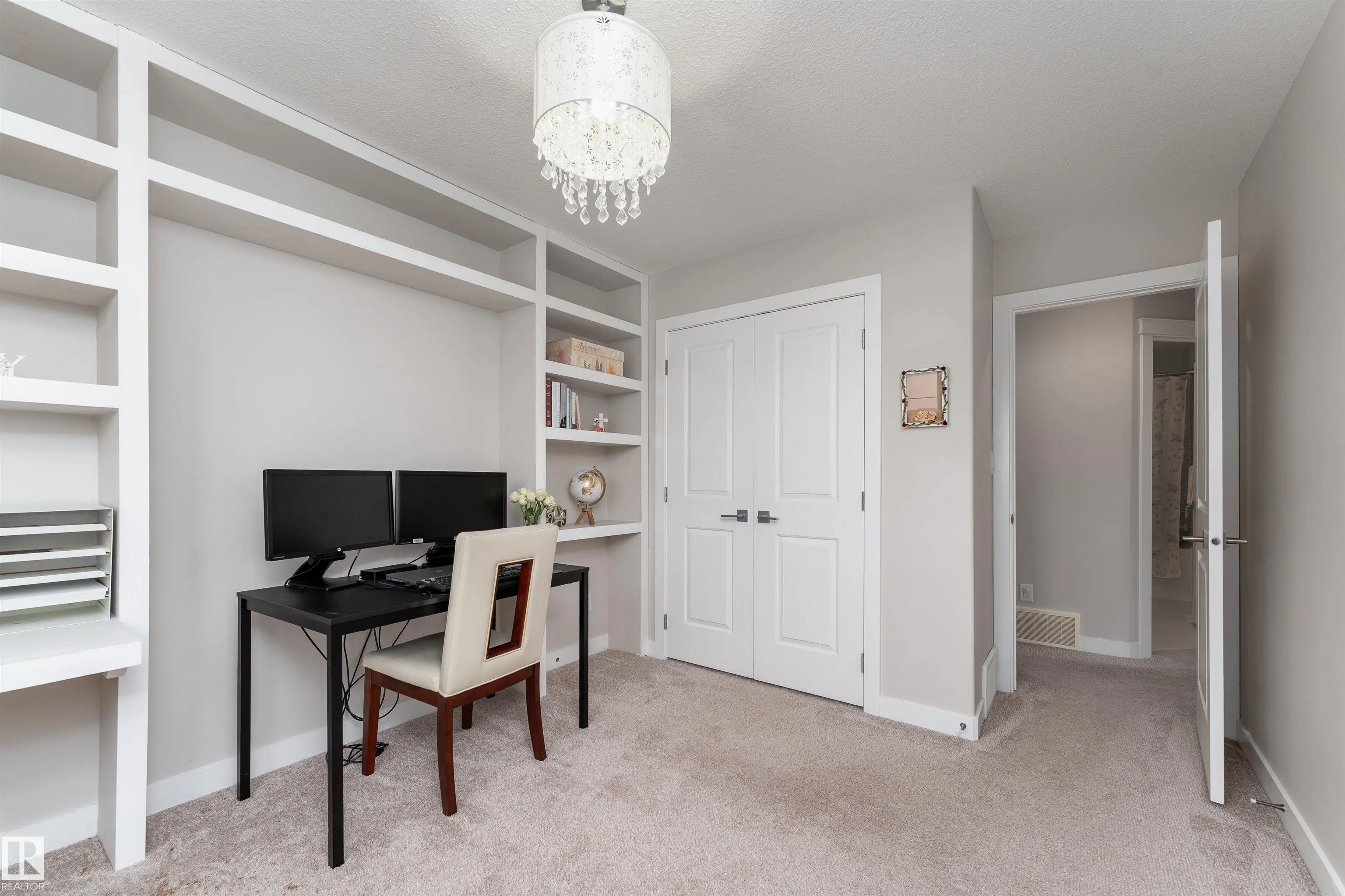 2504 AMERONGEN Crescent